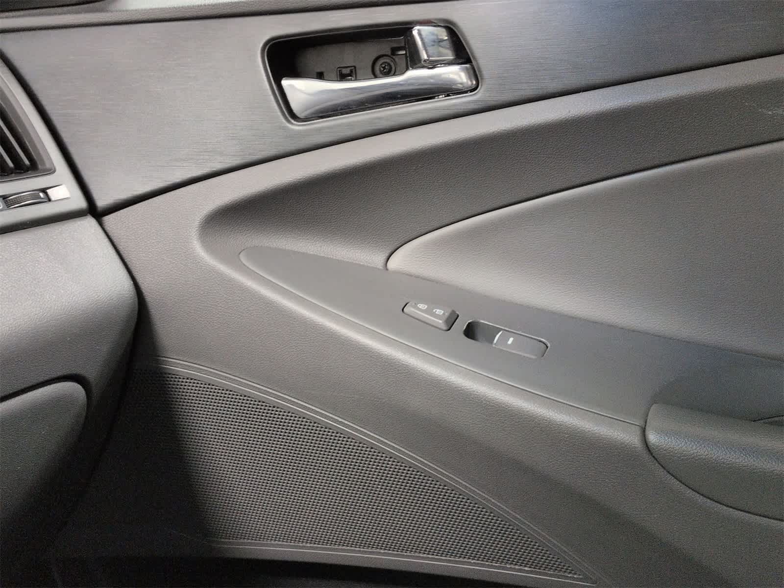 Thumbnail: 2013 Hyundai Sonata - 31