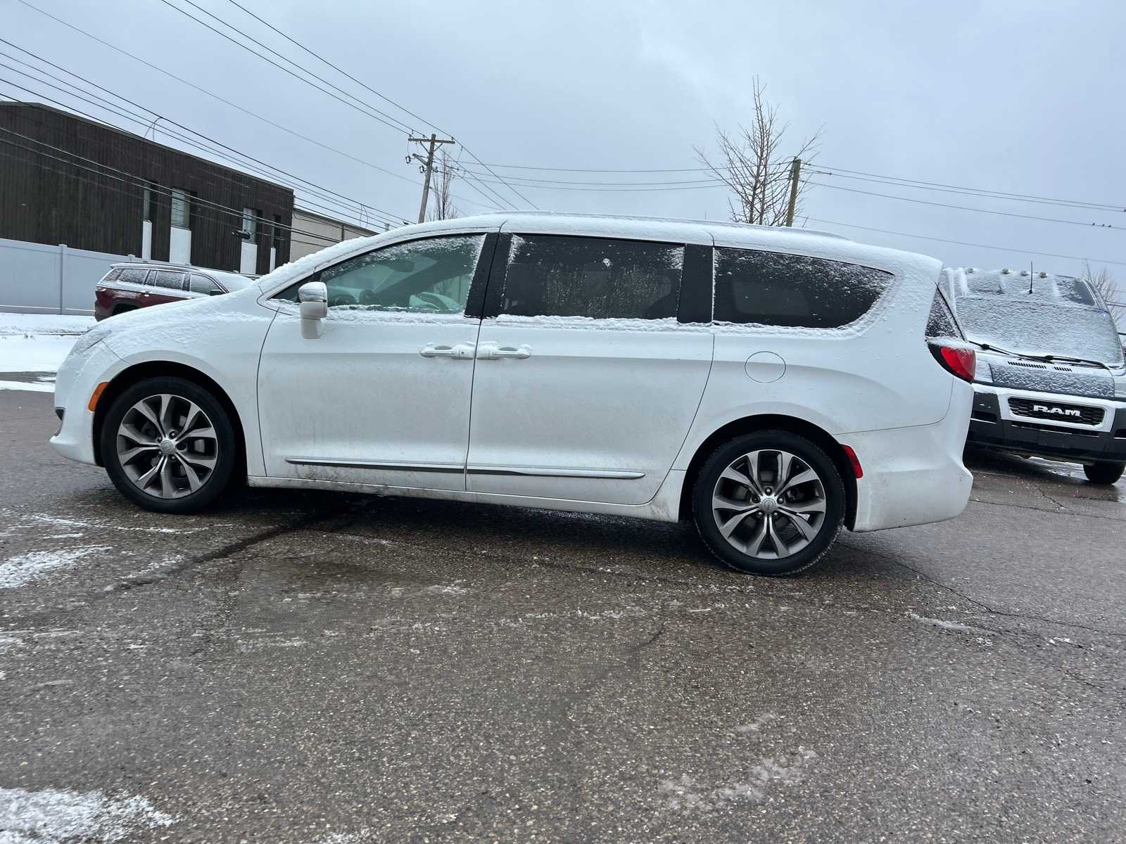 Thumbnail: 2020 Chrysler Pacifica - 26