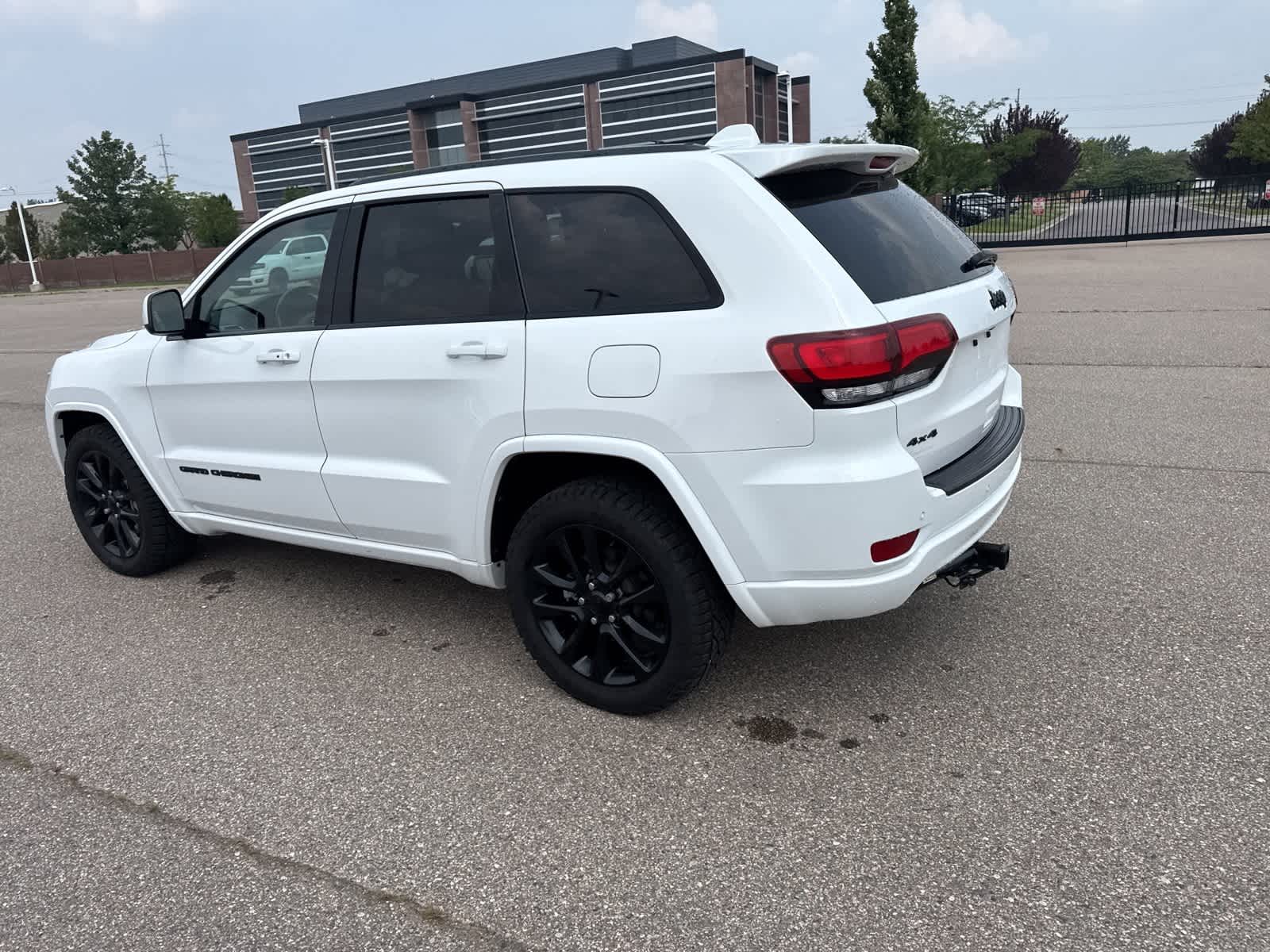 Thumbnail: 2021 Jeep Grand Cherokee - 24