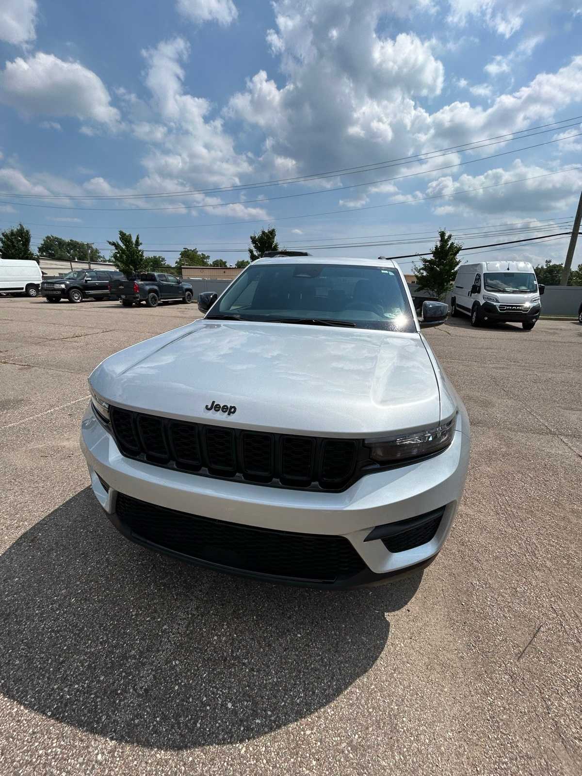 Thumbnail: 2023 Jeep Grand Cherokee - 6