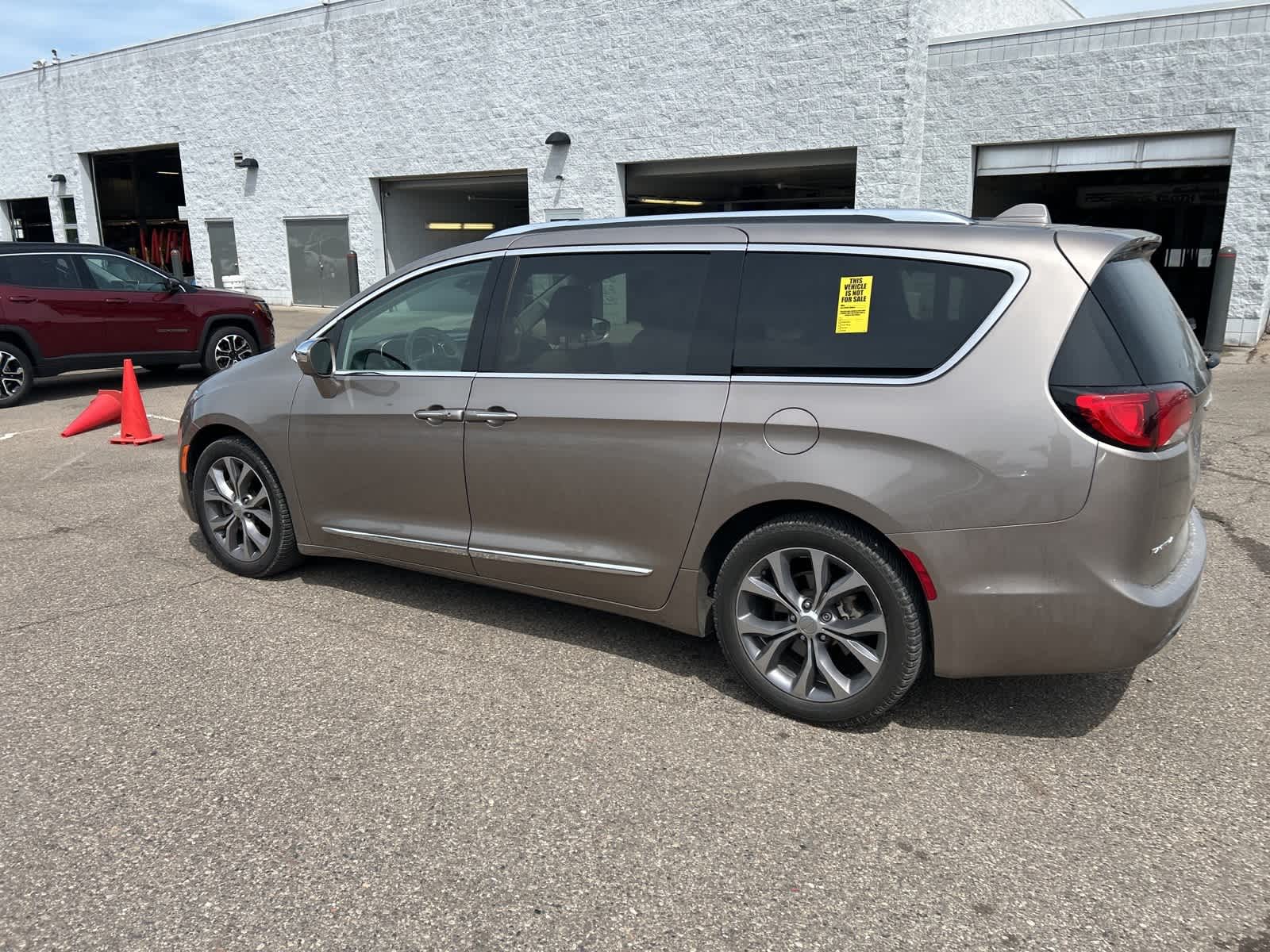 2018 Chrysler Pacifica Limited 28