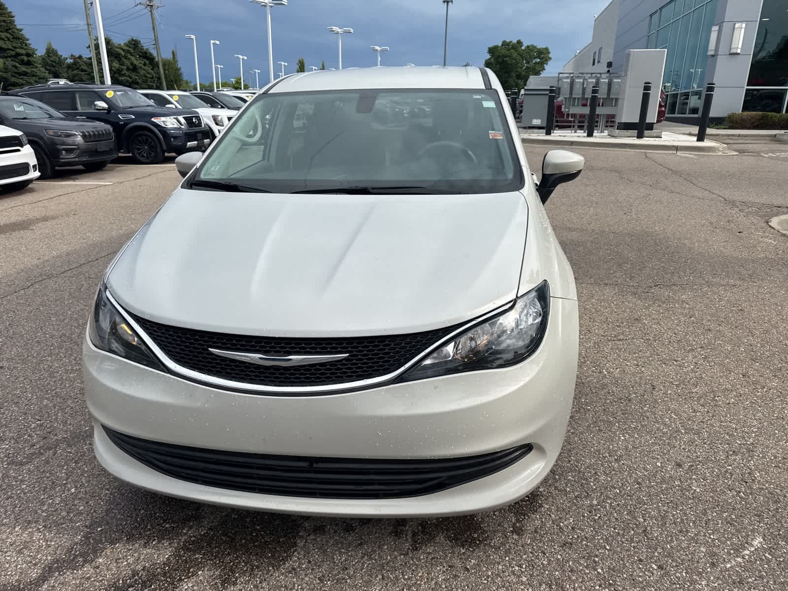 Thumbnail: 2017 Chrysler Pacifica - 4
