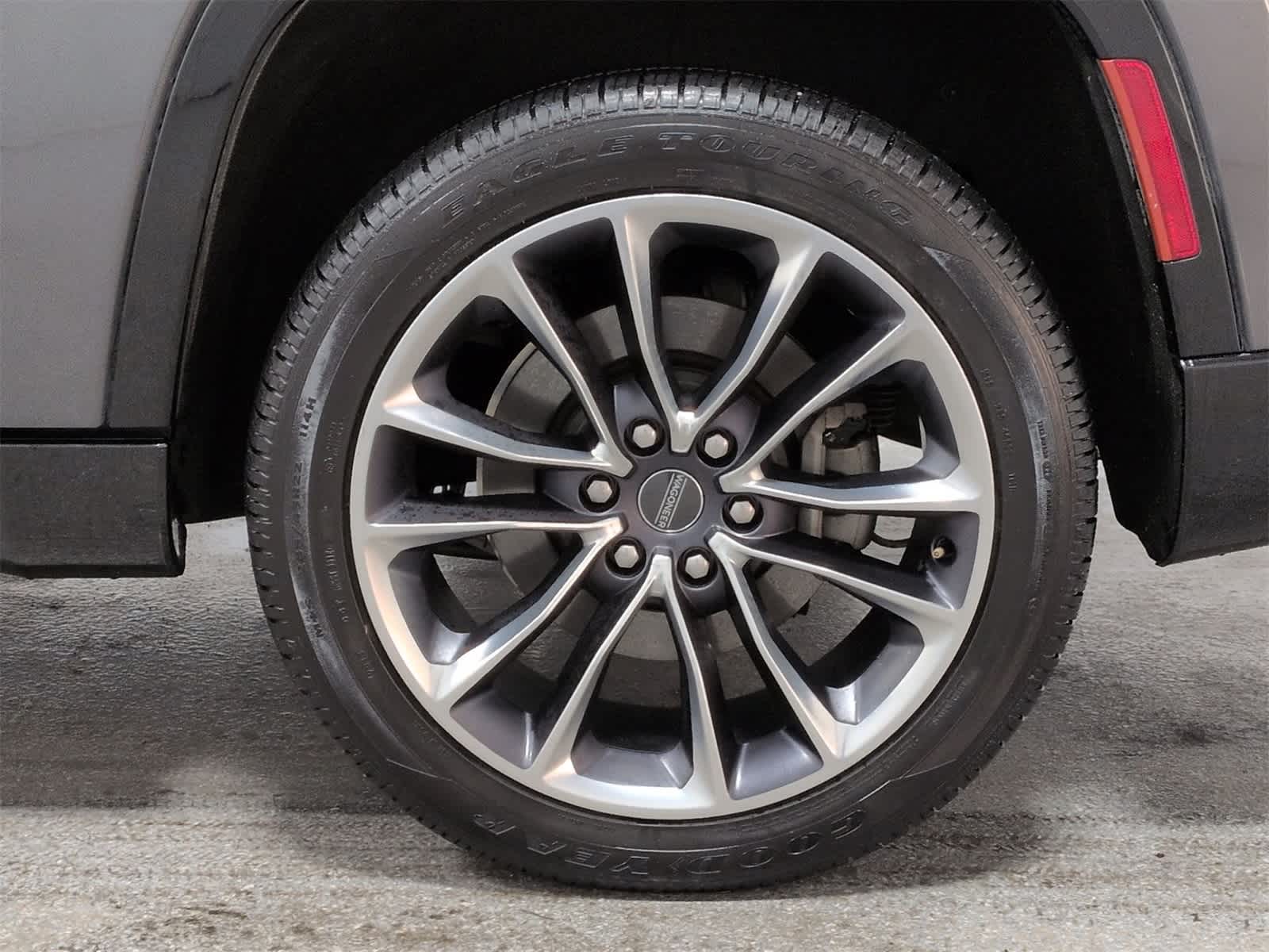 Thumbnail: 2022 Jeep Wagoneer - 14