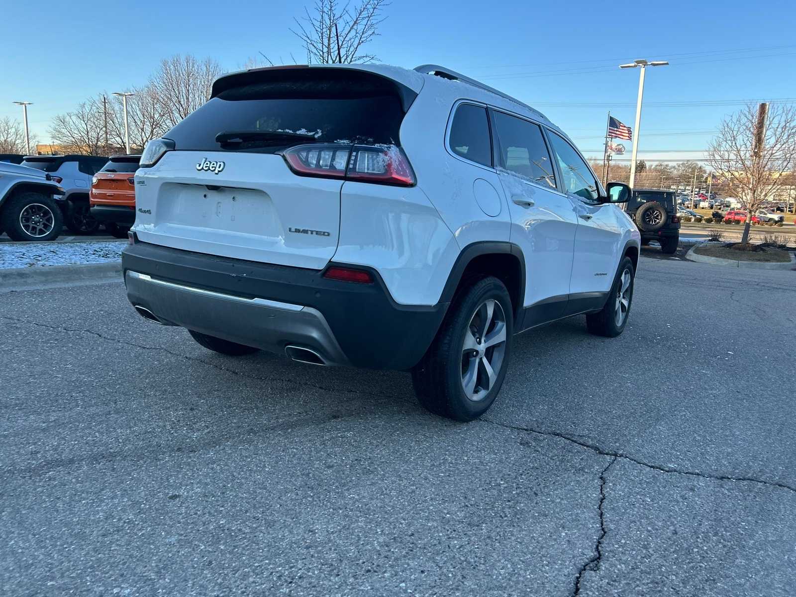 Thumbnail: 2019 Jeep Cherokee - 21