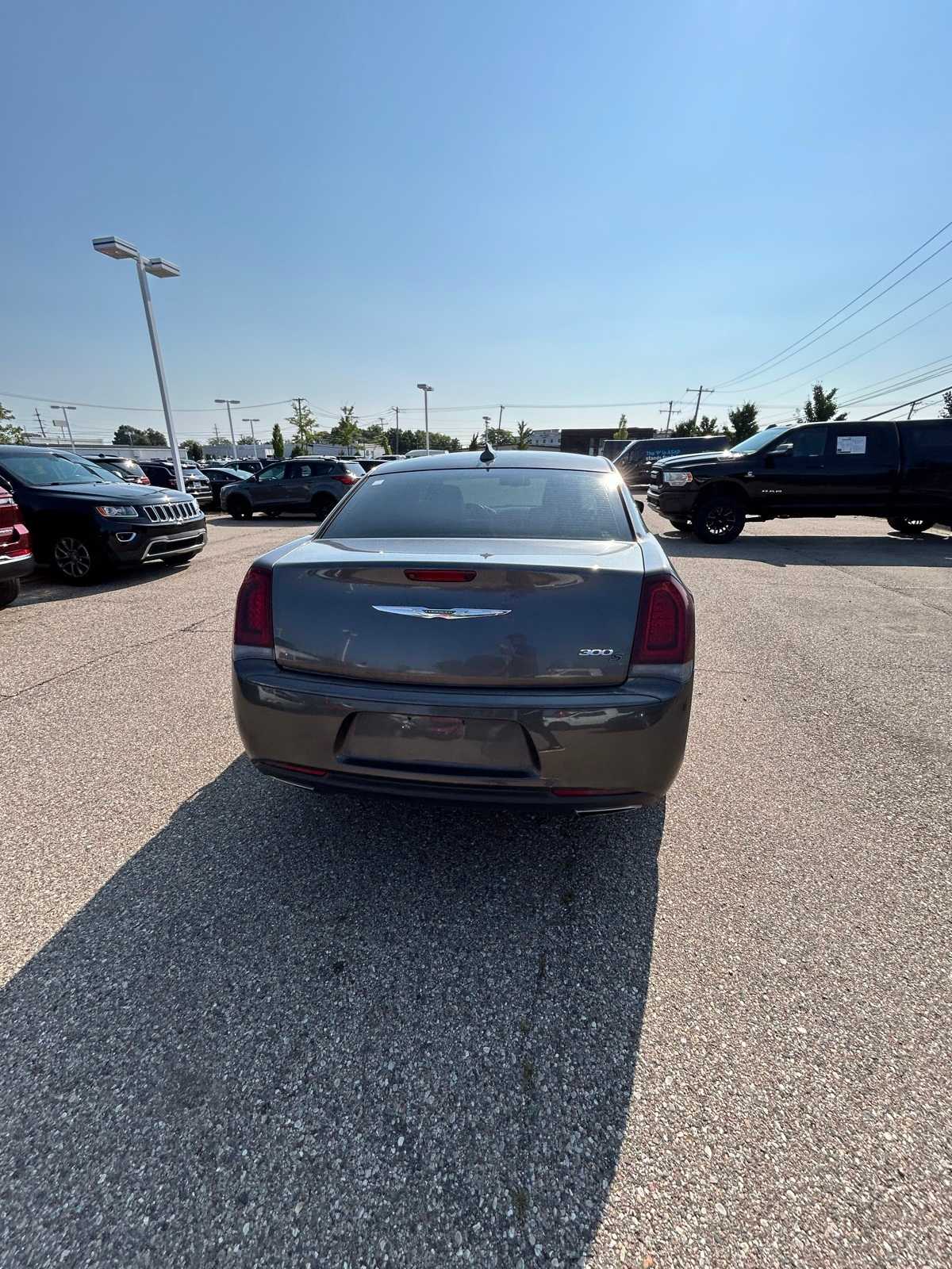 Thumbnail: 2019 Chrysler 300 - 21