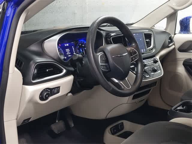 2020 Chrysler Pacifica Touring 10