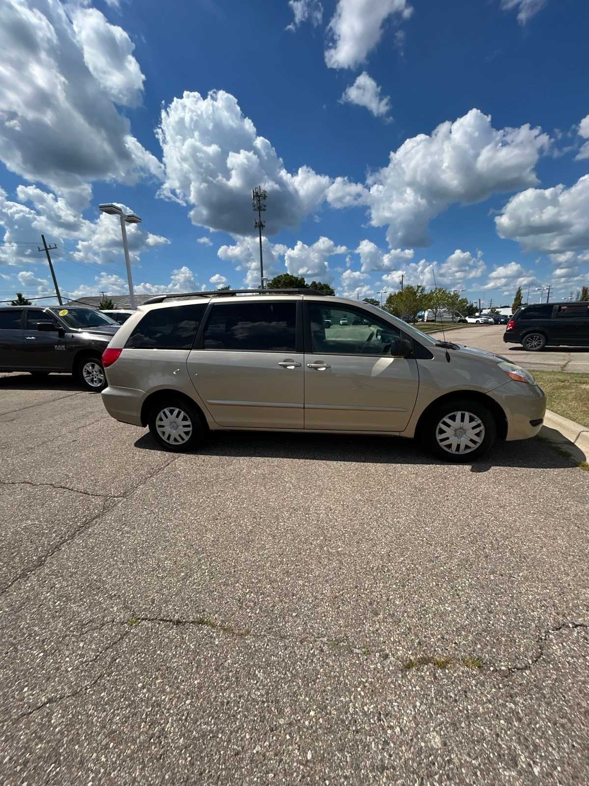 Thumbnail: 2008 Toyota Sienna - 14
