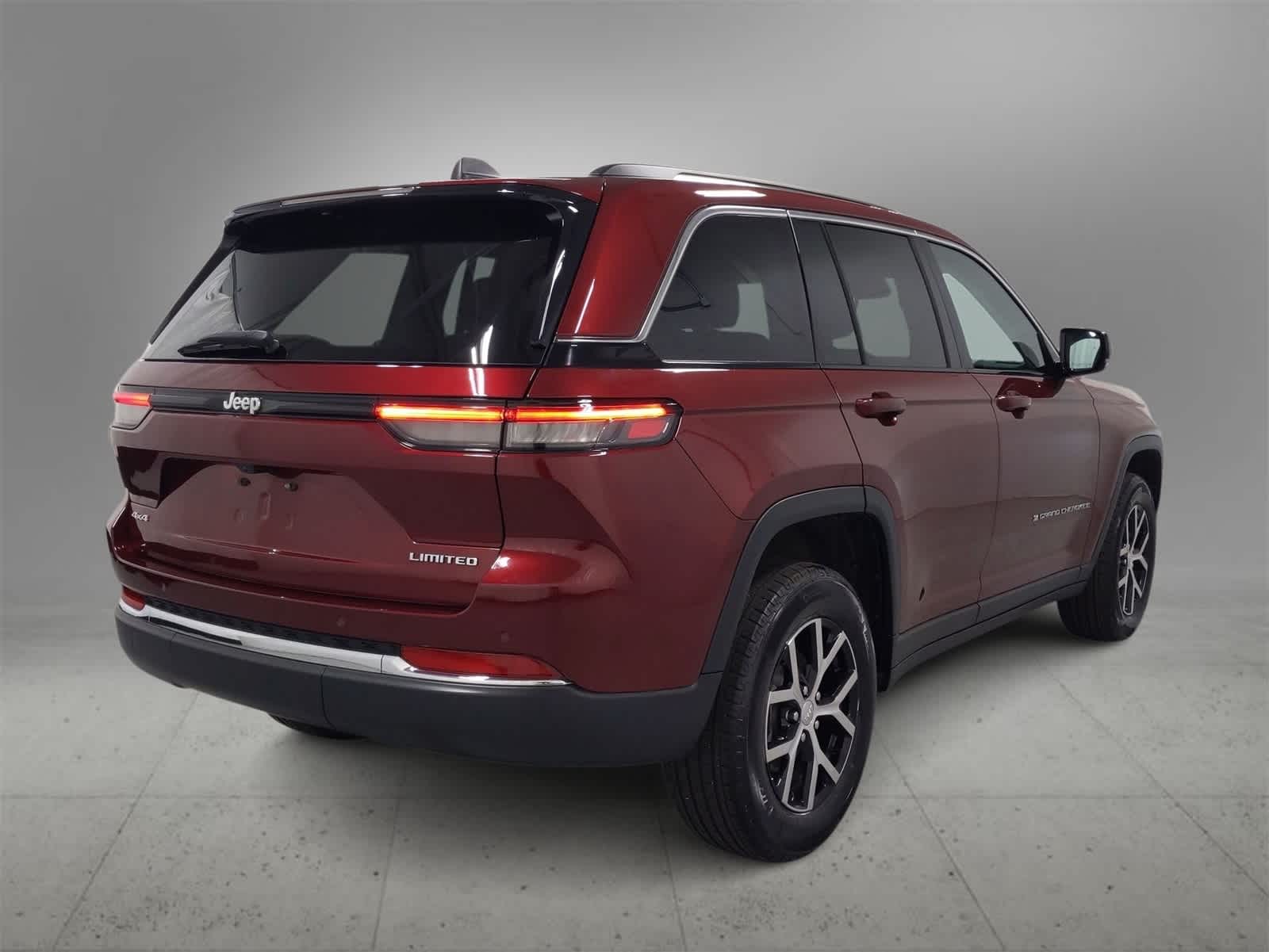 Thumbnail: 2023 Jeep Grand Cherokee - 8