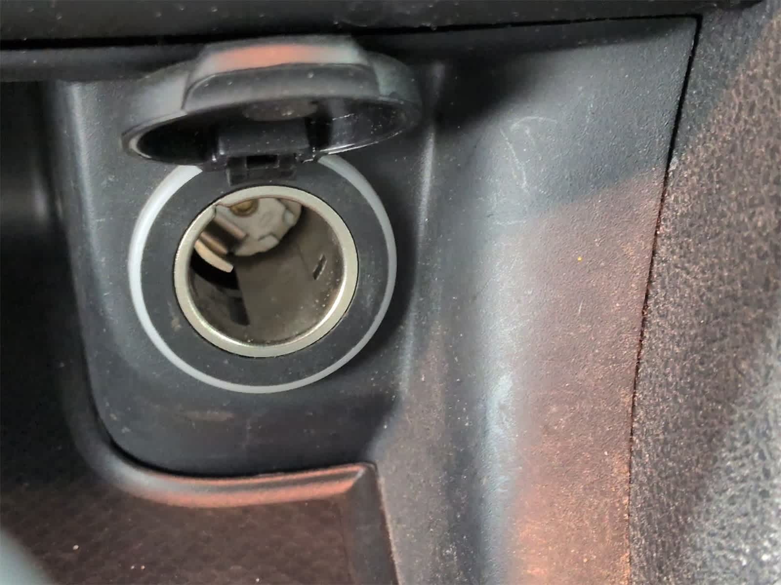 Thumbnail: 2016 Dodge Charger - 32