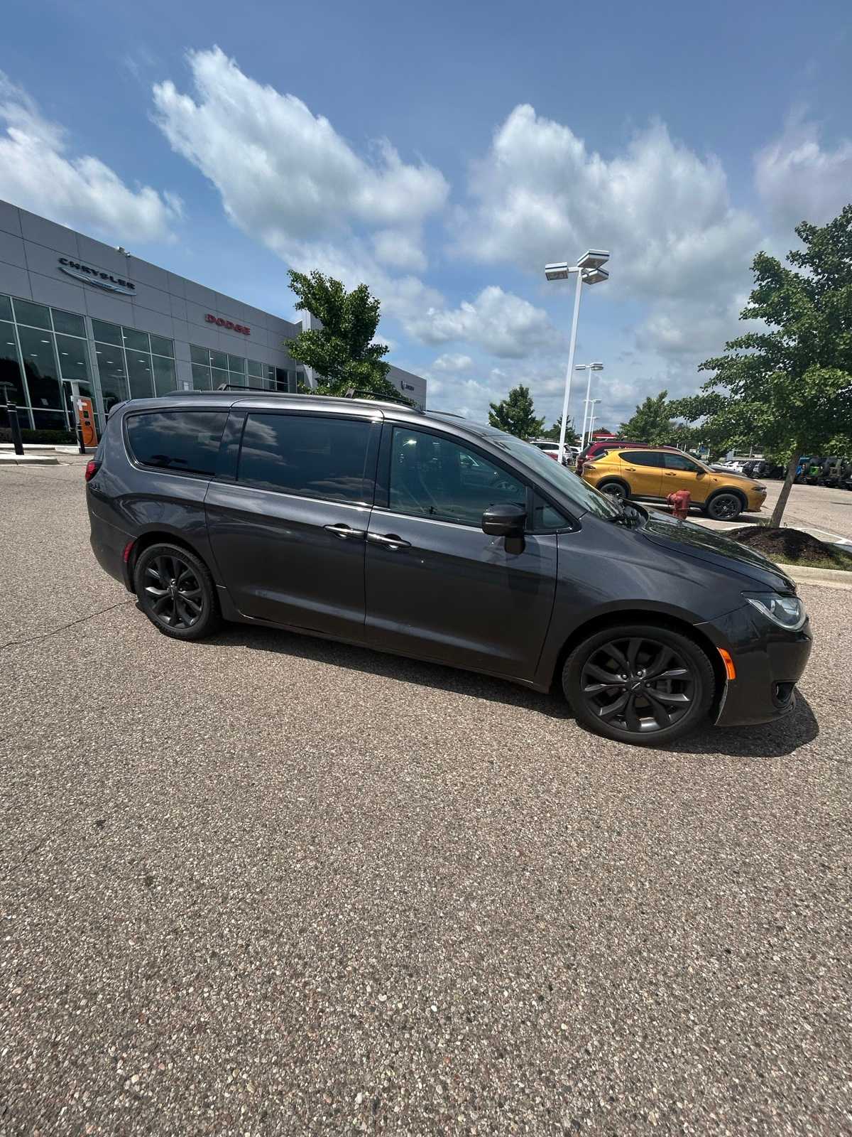 Thumbnail: 2019 Chrysler Pacifica - 11