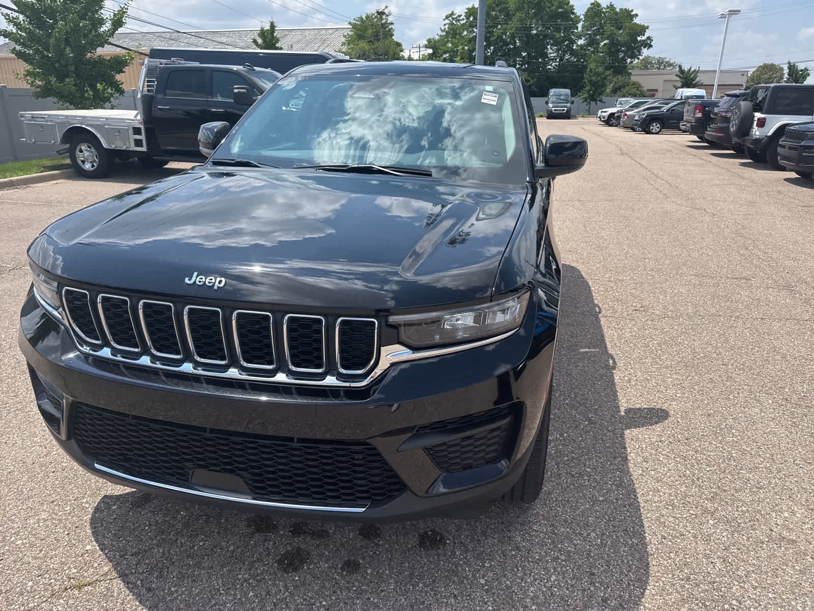 Thumbnail: 2023 Jeep Grand Cherokee - 3