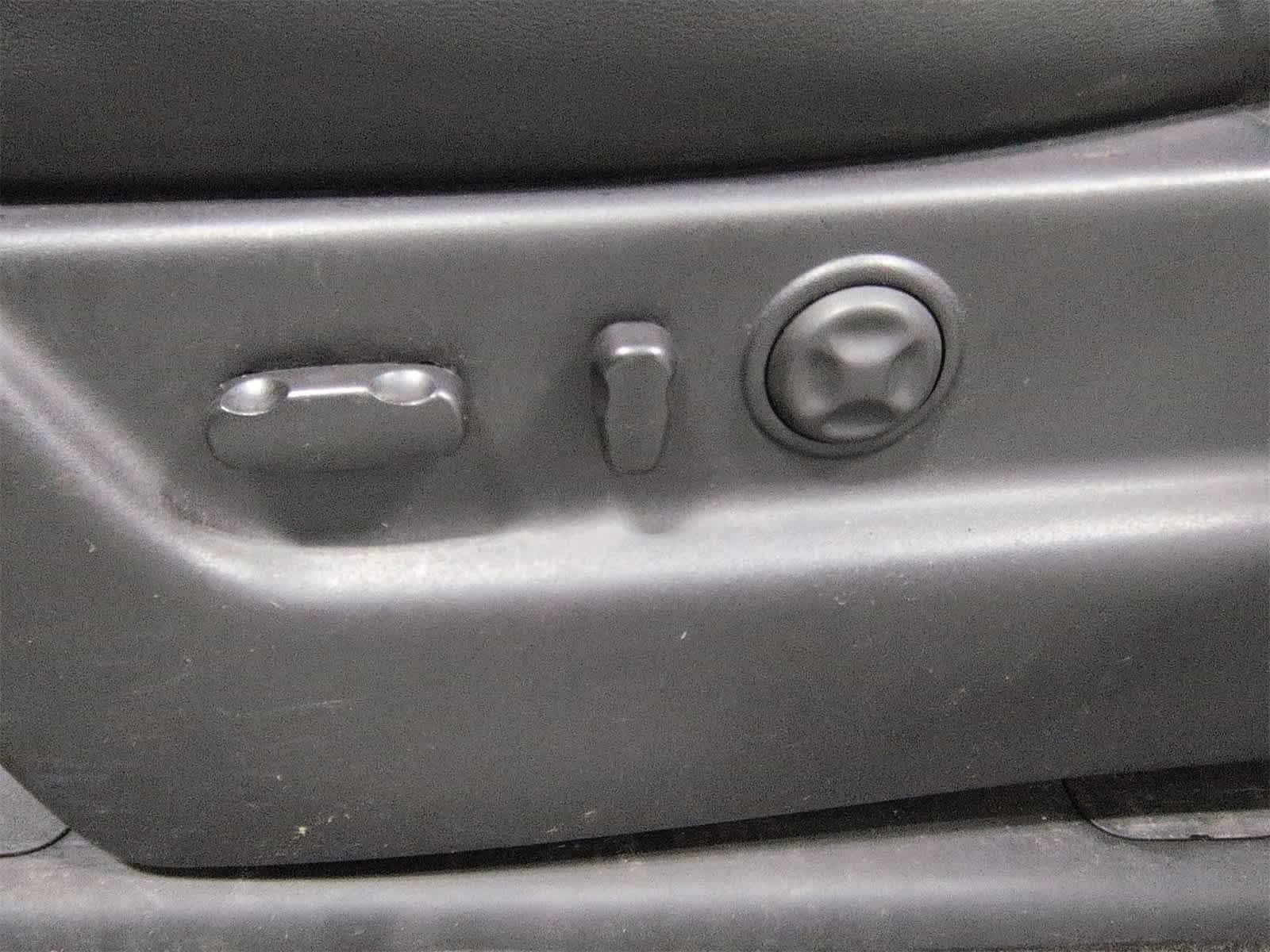 Thumbnail: 2012 Cadillac Escalade - 18