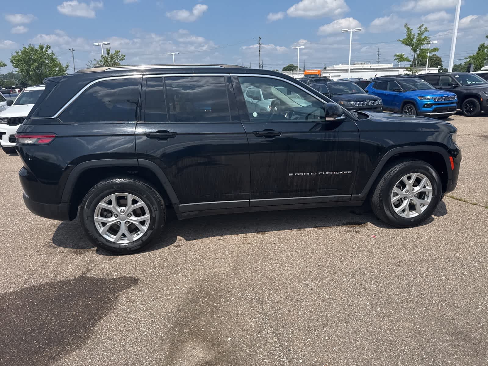 Thumbnail: 2023 Jeep Grand Cherokee - 12