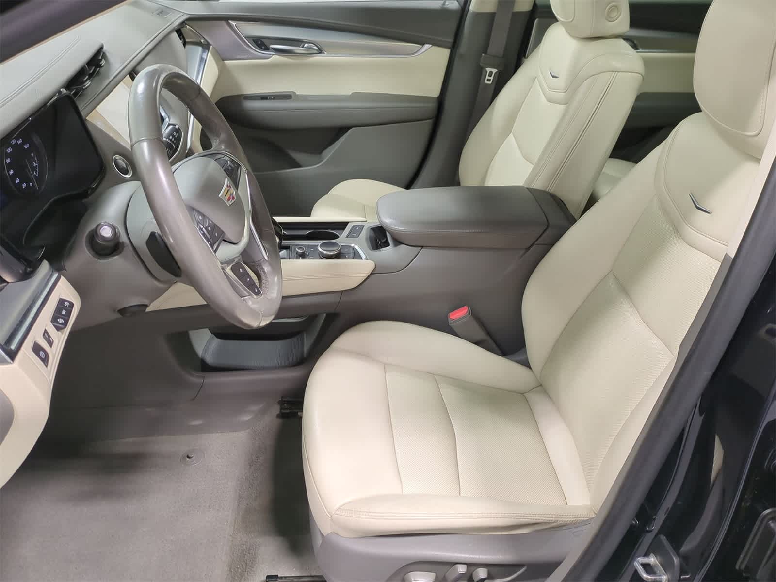 Thumbnail: 2021 Cadillac XT5 - 17