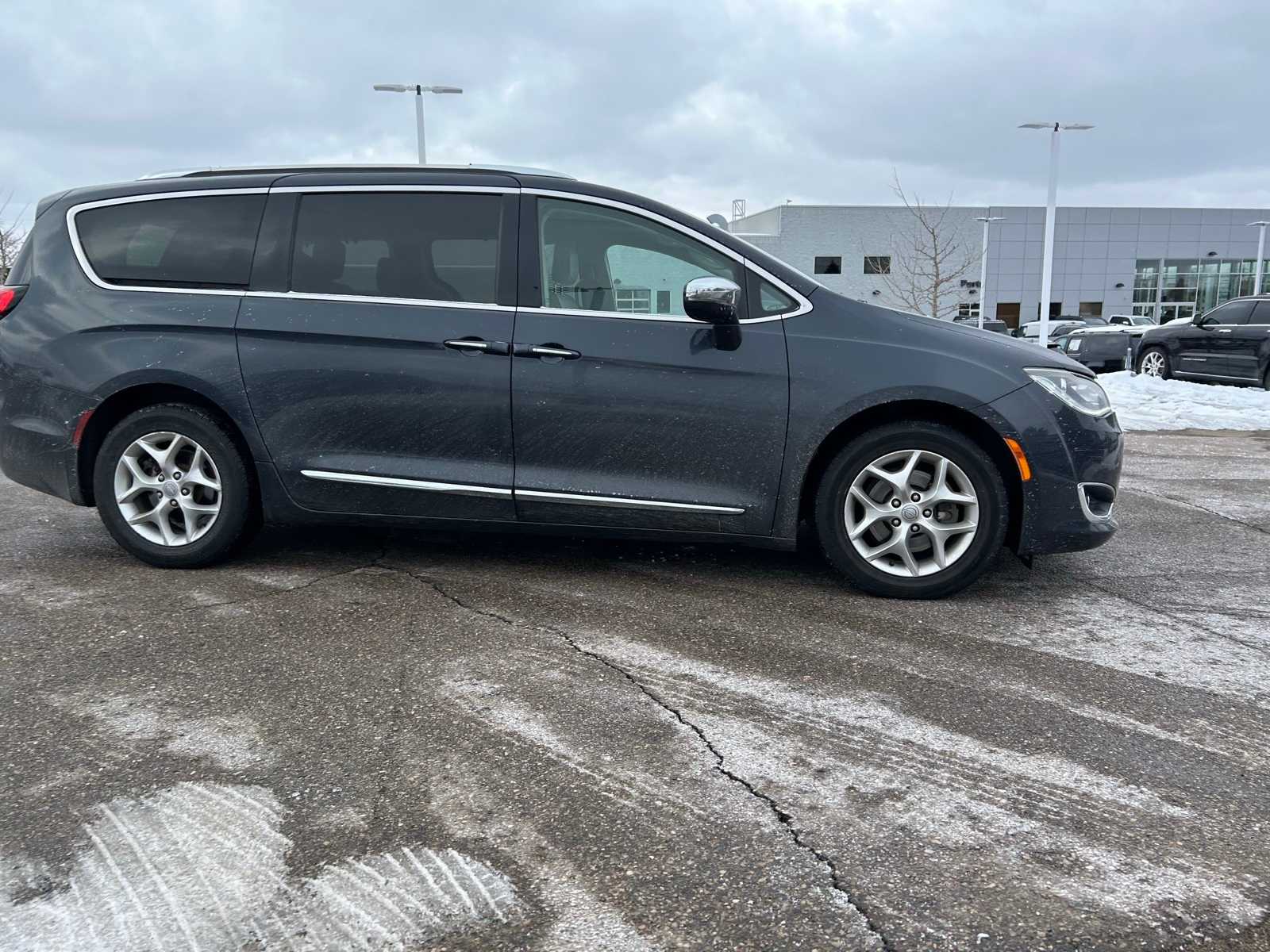 Thumbnail: 2020 Chrysler Pacifica - 8