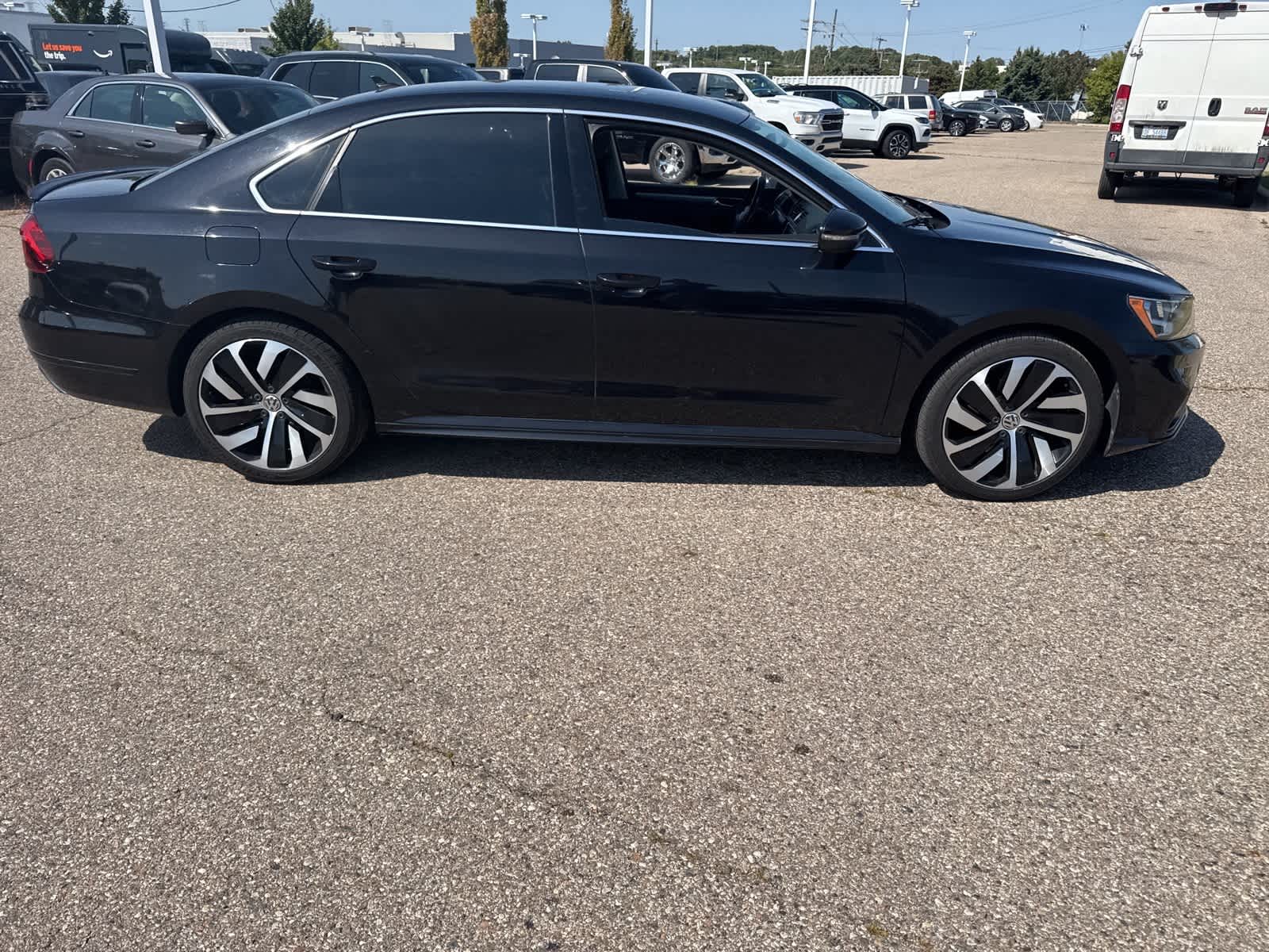 Thumbnail: 2017 Volkswagen Passat - 9