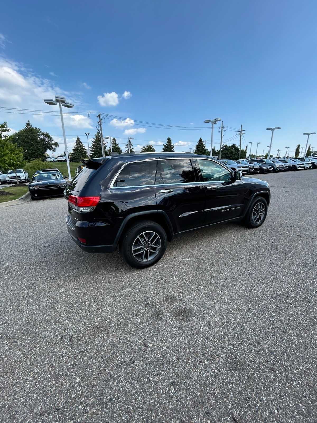 Thumbnail: 2019 Jeep Grand Cherokee - 18