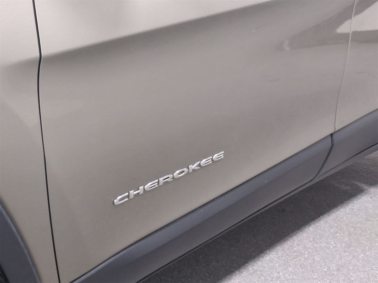 Thumbnail: 2016 Jeep Cherokee - 13