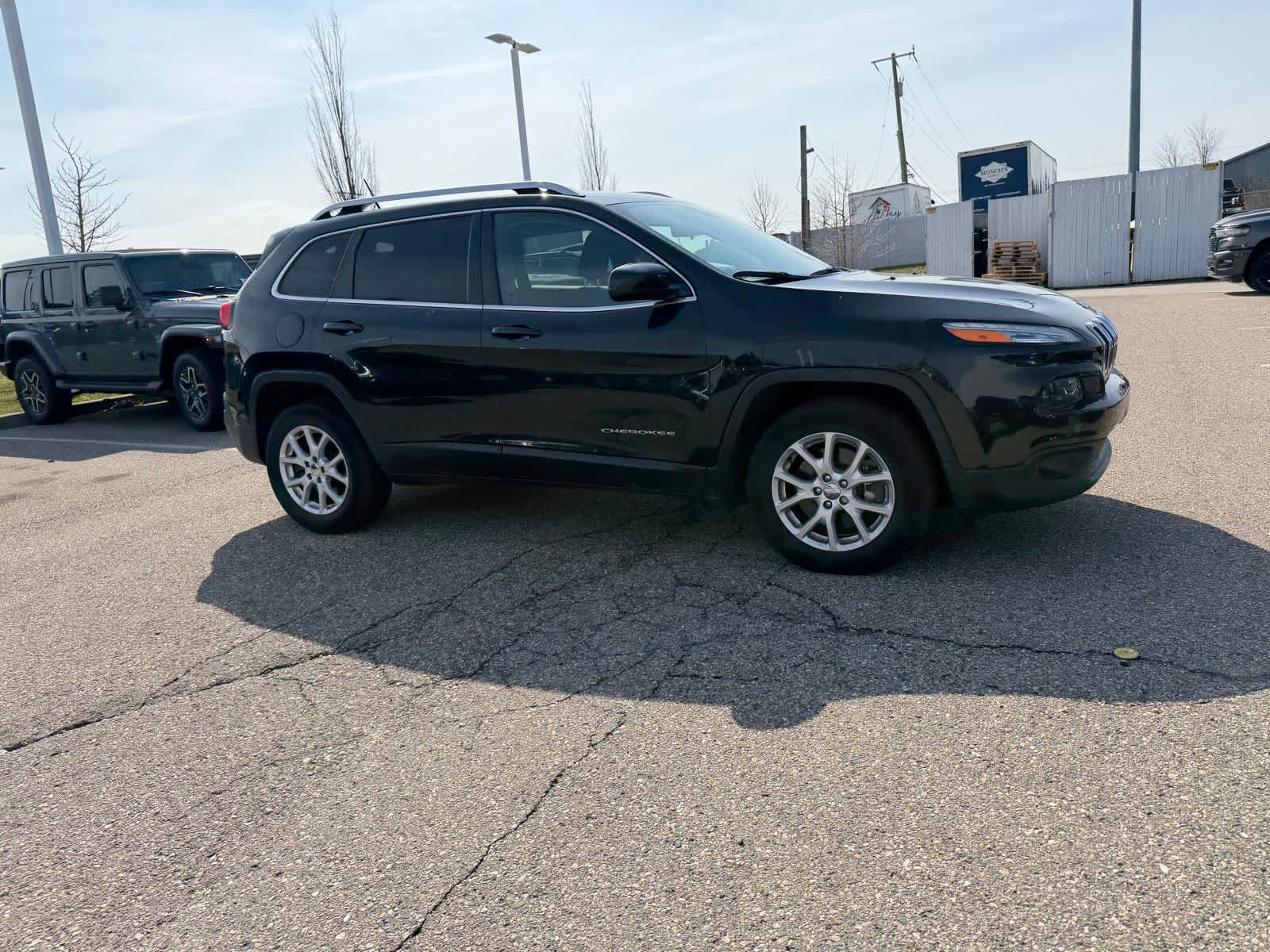 Thumbnail: 2015 Jeep Cherokee - 10