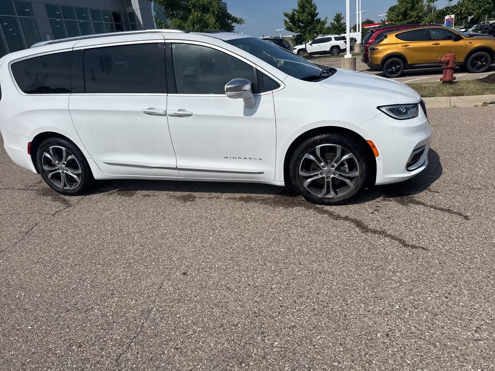Thumbnail: 2022 Chrysler Pacifica - 9