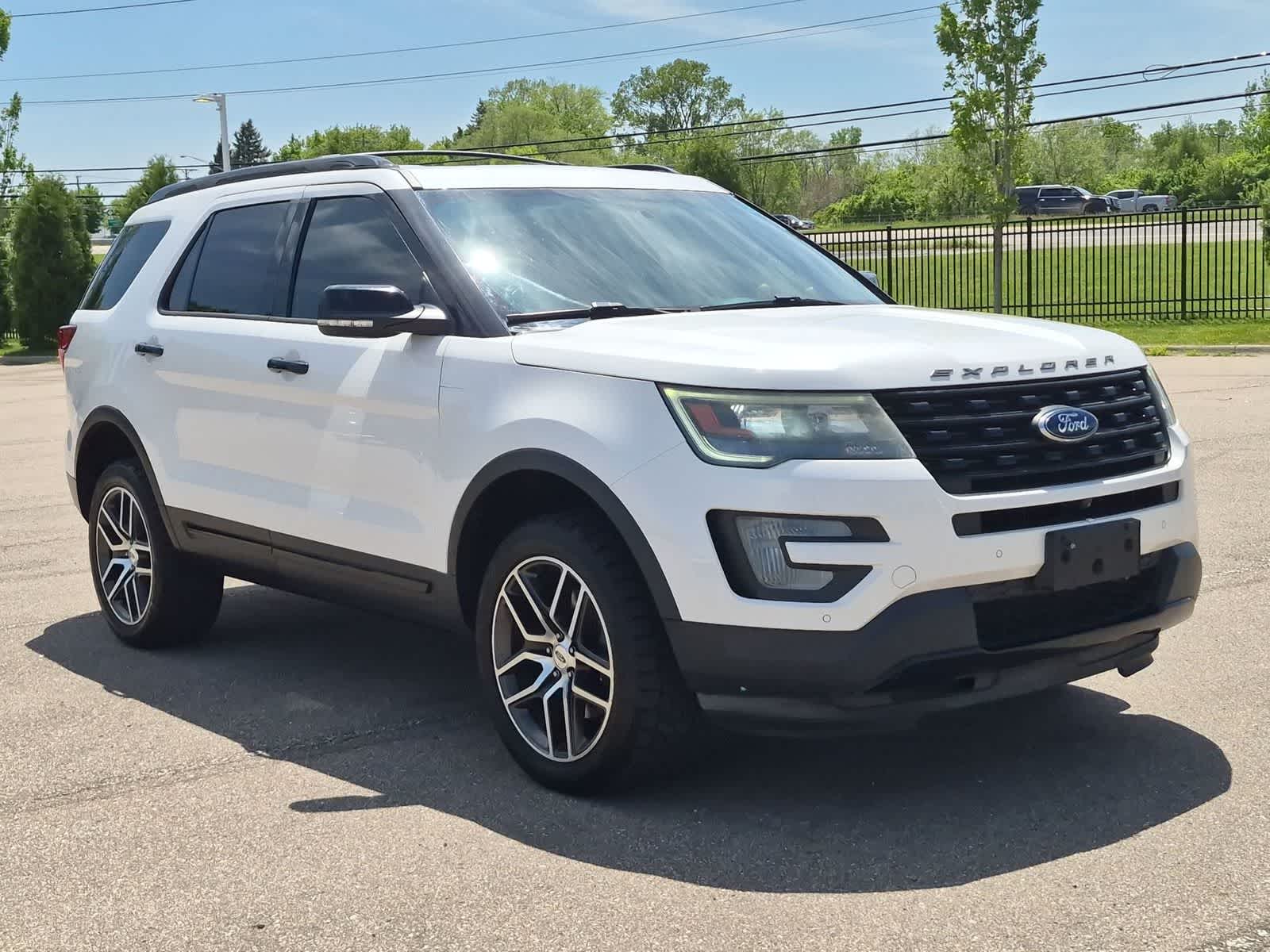 Thumbnail: 2016 Ford Explorer - 16