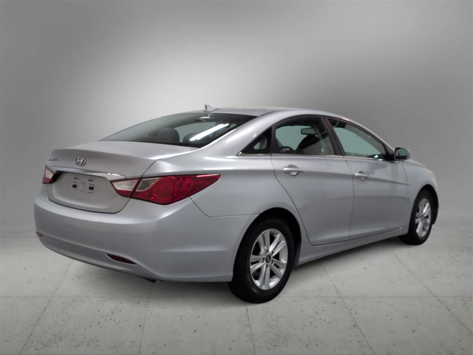 Thumbnail: 2013 Hyundai Sonata - 8