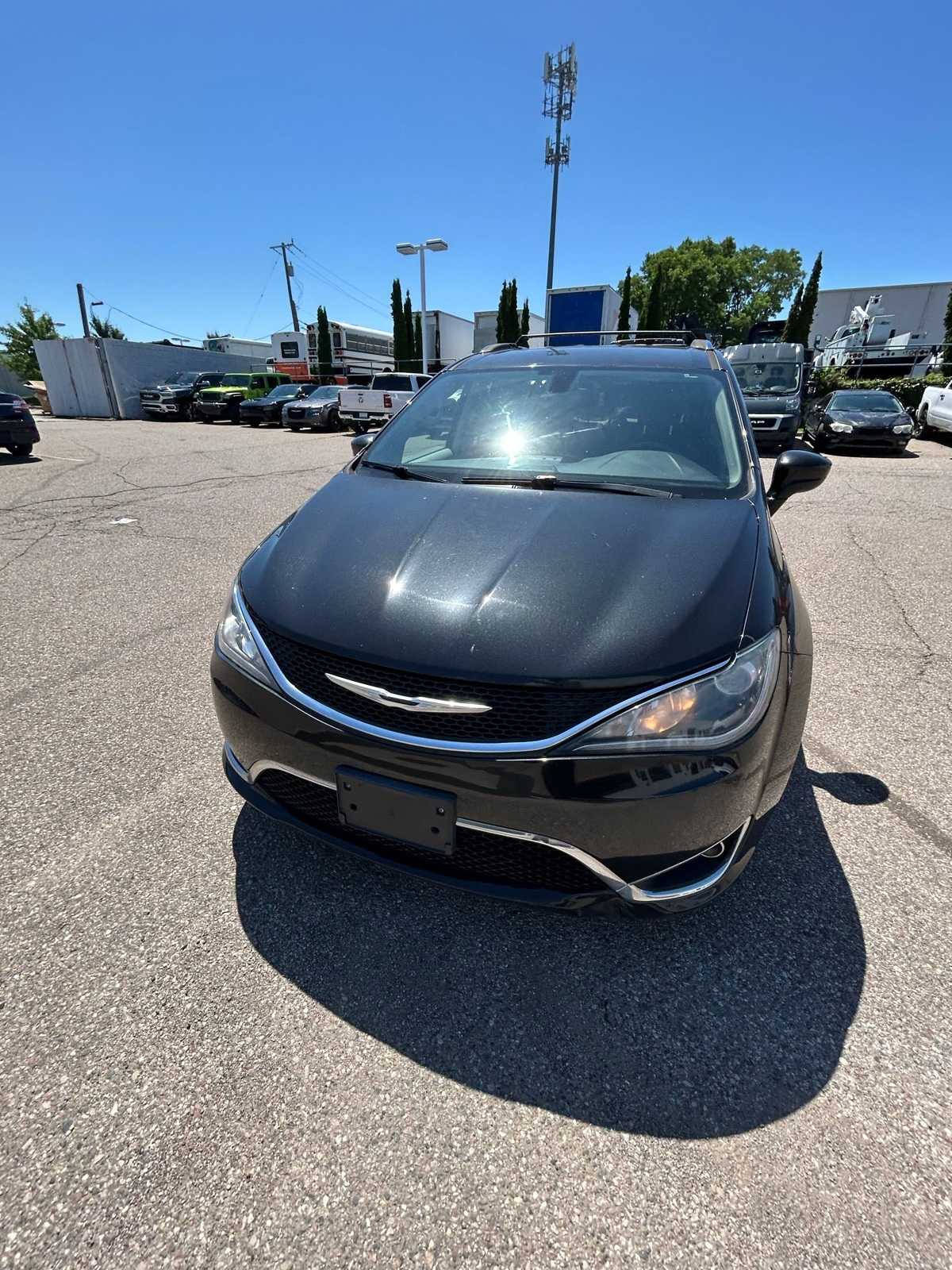 Thumbnail: 2018 Chrysler Pacifica - 6