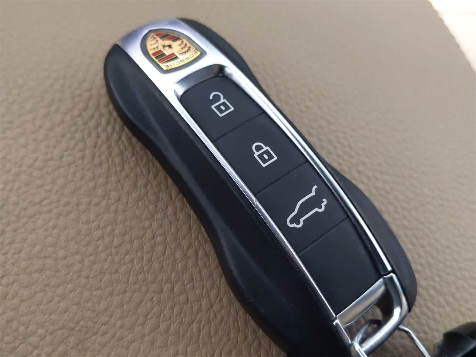 Thumbnail: 2023 Porsche Cayenne - 38