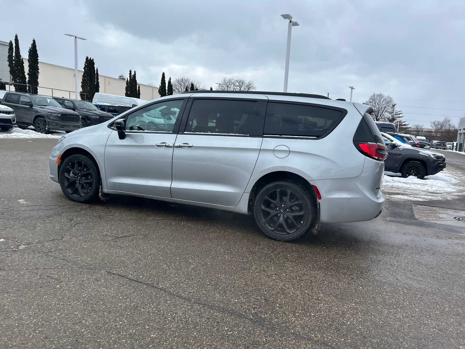 Thumbnail: 2023 Chrysler Pacifica - 29