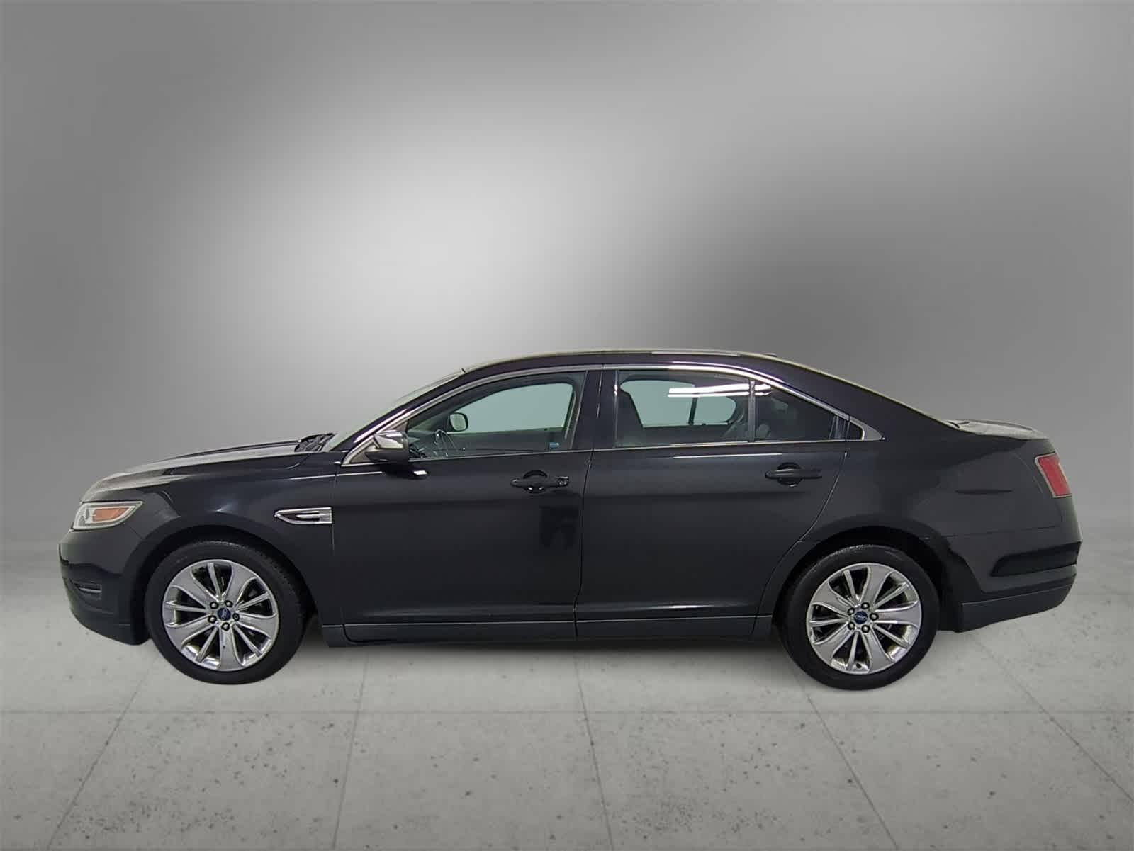 Thumbnail: 2010 Ford Taurus - 5