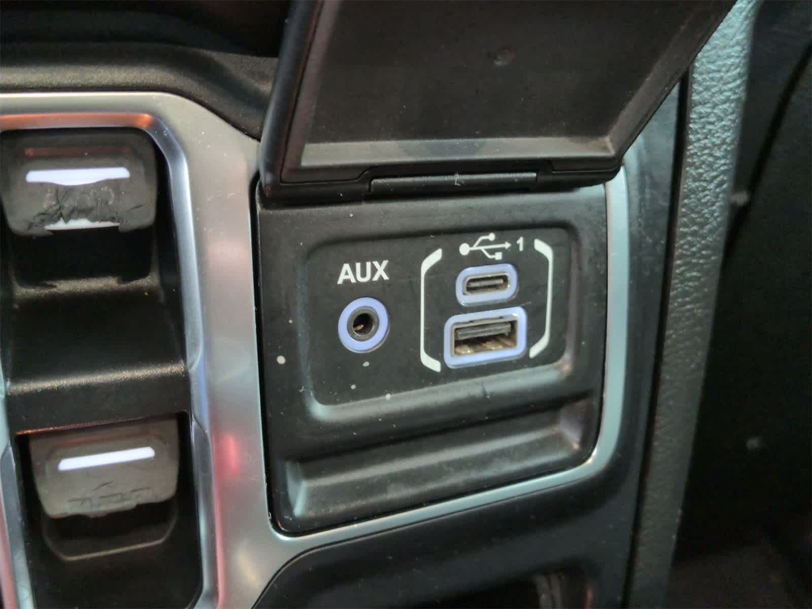 Thumbnail: 2019 Jeep Wrangler - 31