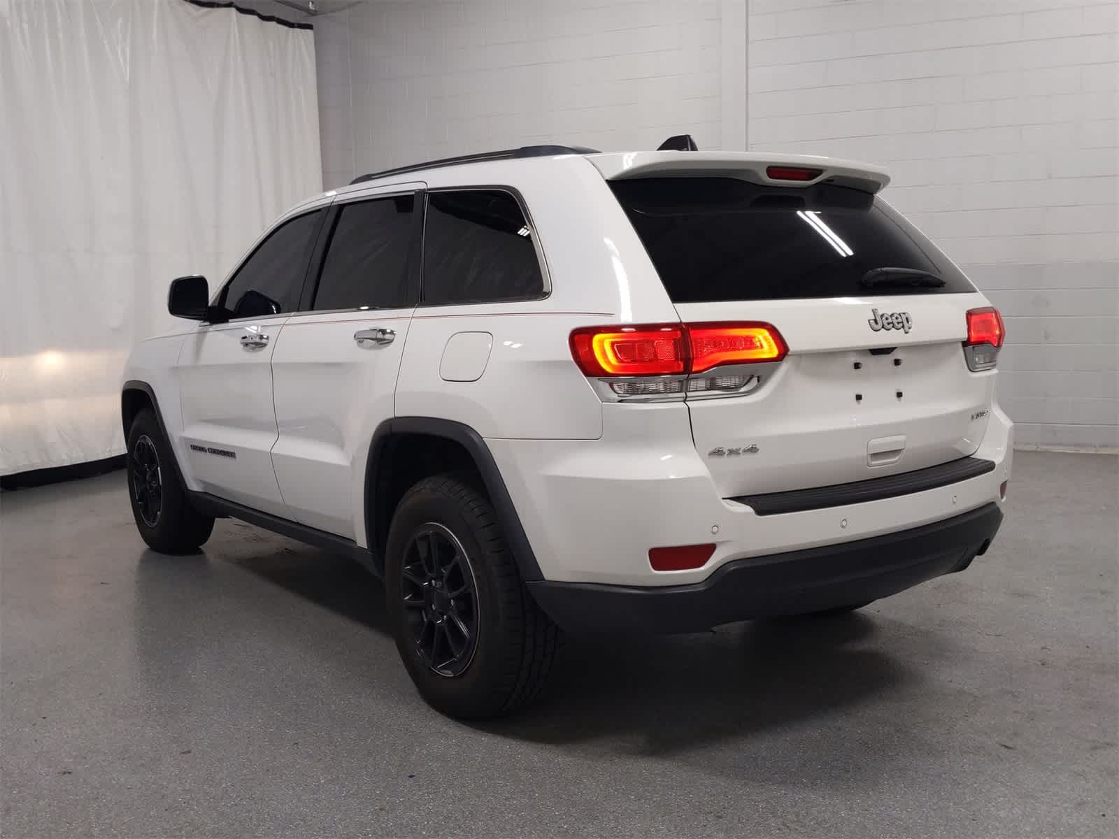Thumbnail: 2019 Jeep Grand Cherokee - 12