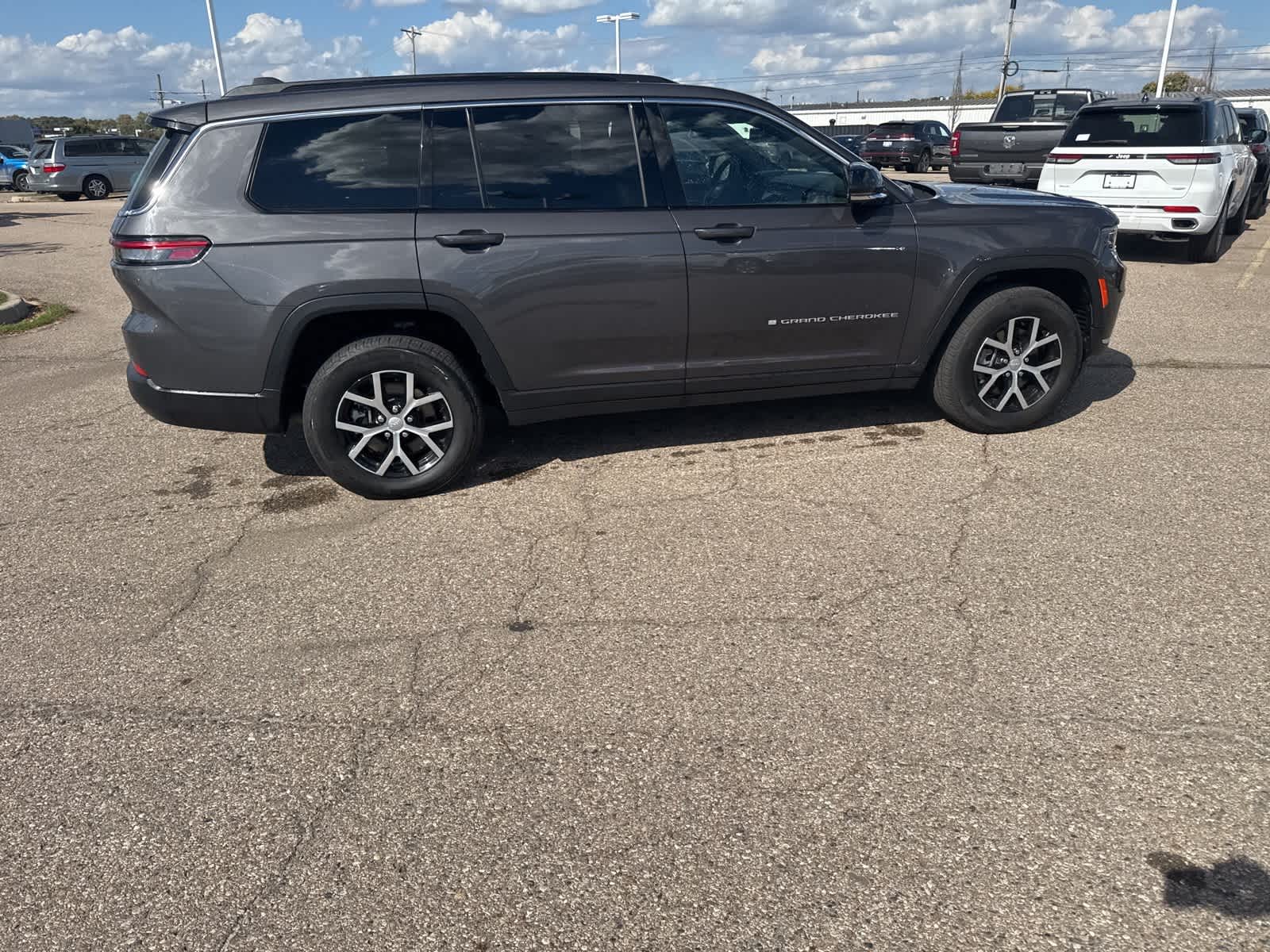 Thumbnail: 2024 Jeep Grand Cherokee L - 12