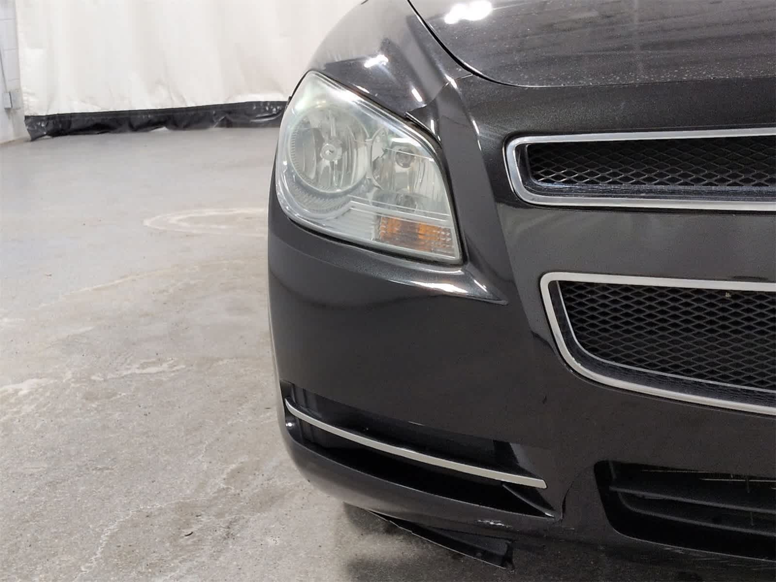 Thumbnail: 2009 Chevrolet Malibu - 11