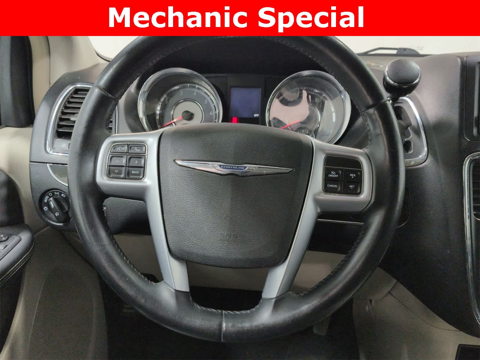 Thumbnail: 2012 Chrysler Town & Country - 23