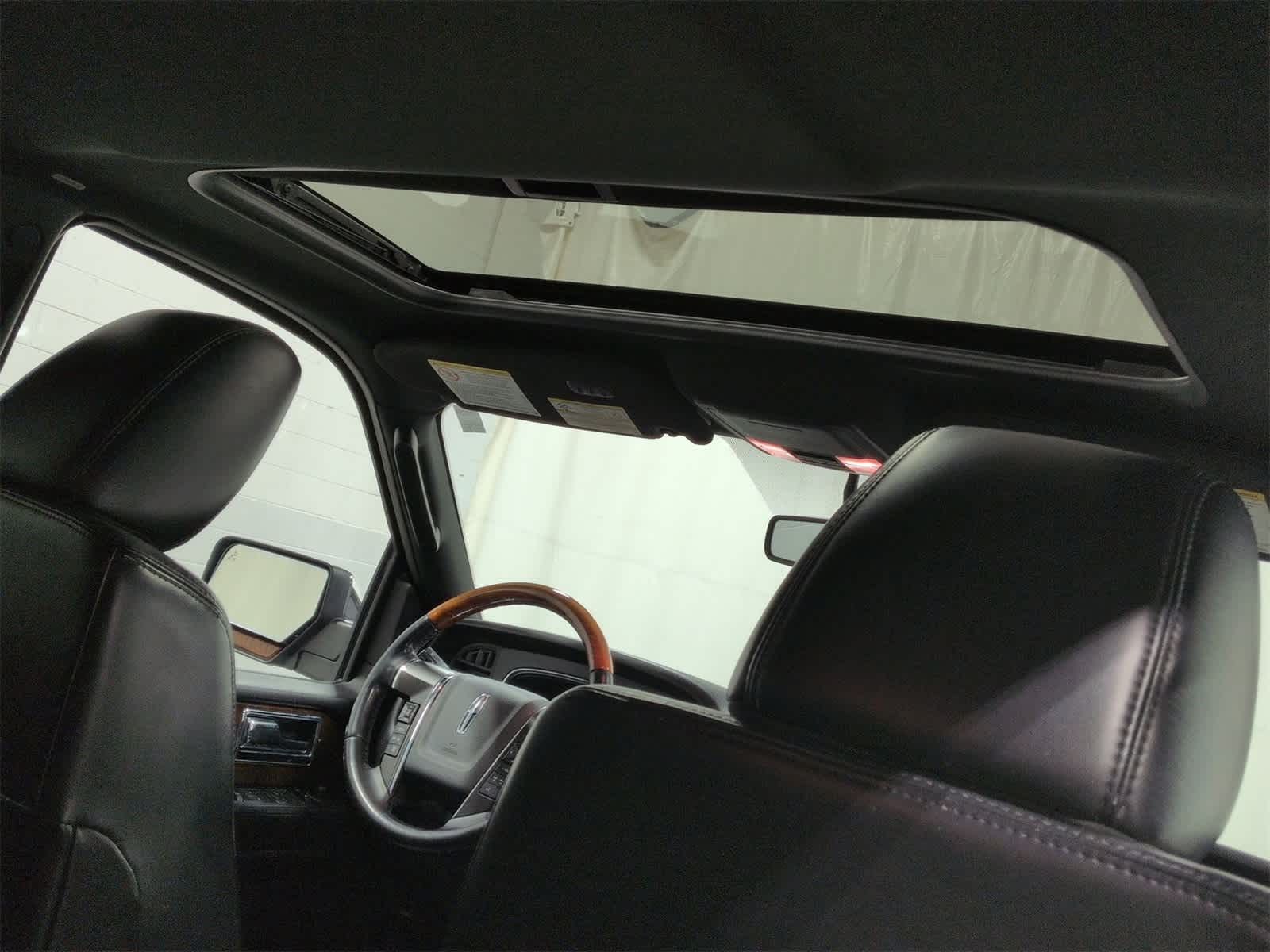 Thumbnail: 2017 Lincoln Navigator L - 22