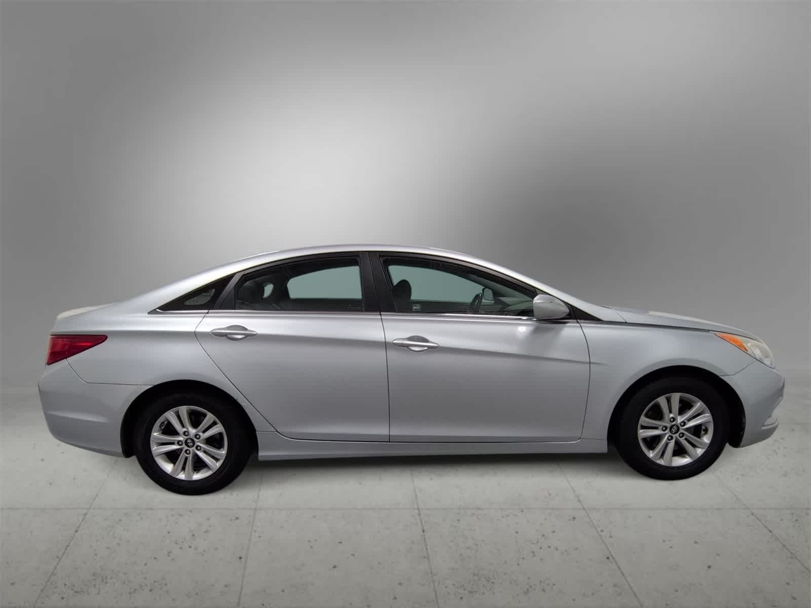 Thumbnail: 2013 Hyundai Sonata - 9