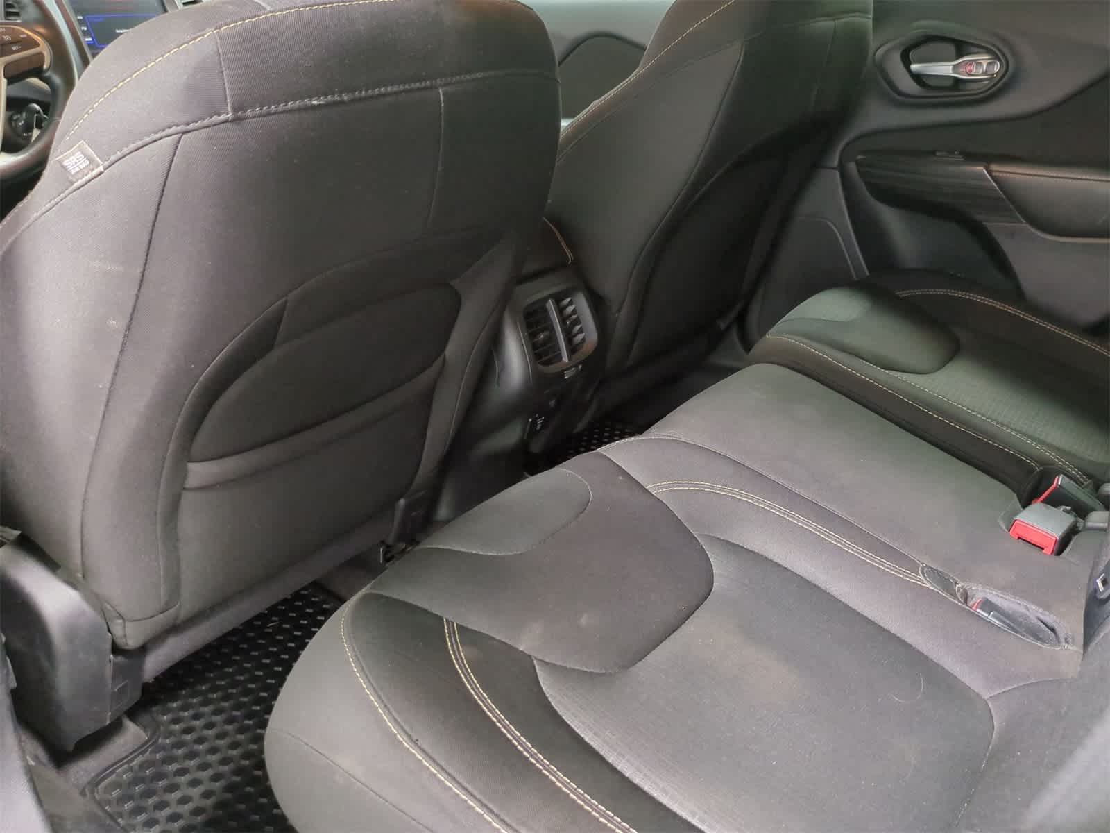 Thumbnail: 2016 Jeep Cherokee - 18