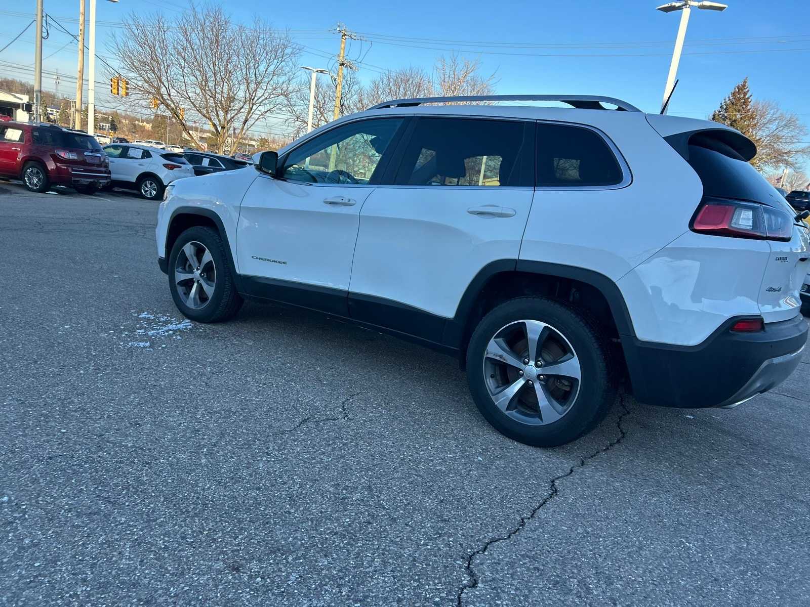 Thumbnail: 2019 Jeep Cherokee - 26
