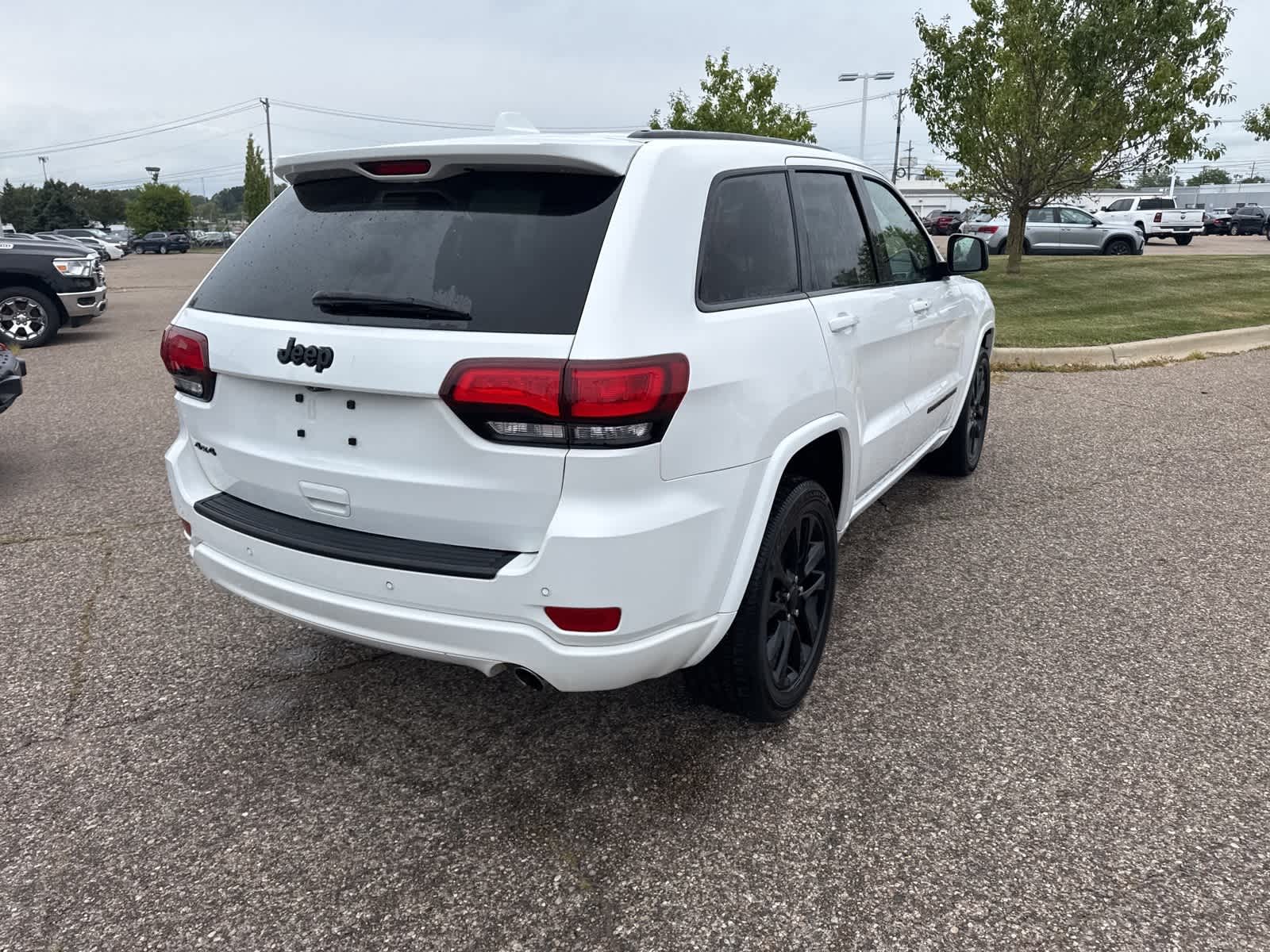 Thumbnail: 2022 Jeep Grand Cherokee - 17