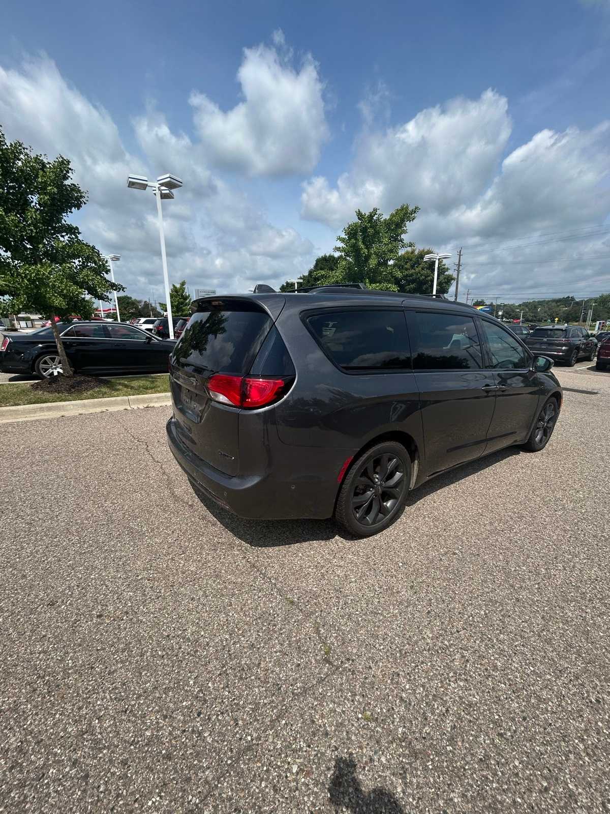 Thumbnail: 2019 Chrysler Pacifica - 17