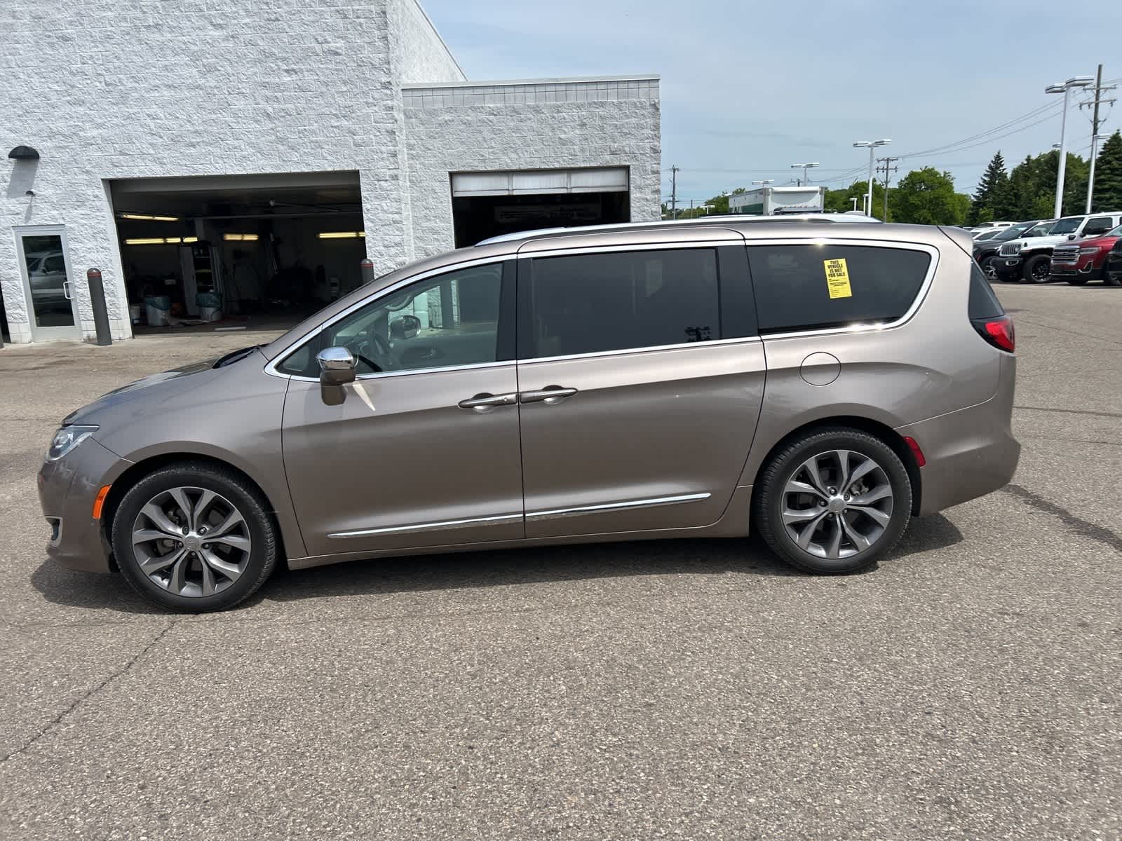 2018 Chrysler Pacifica Limited 31
