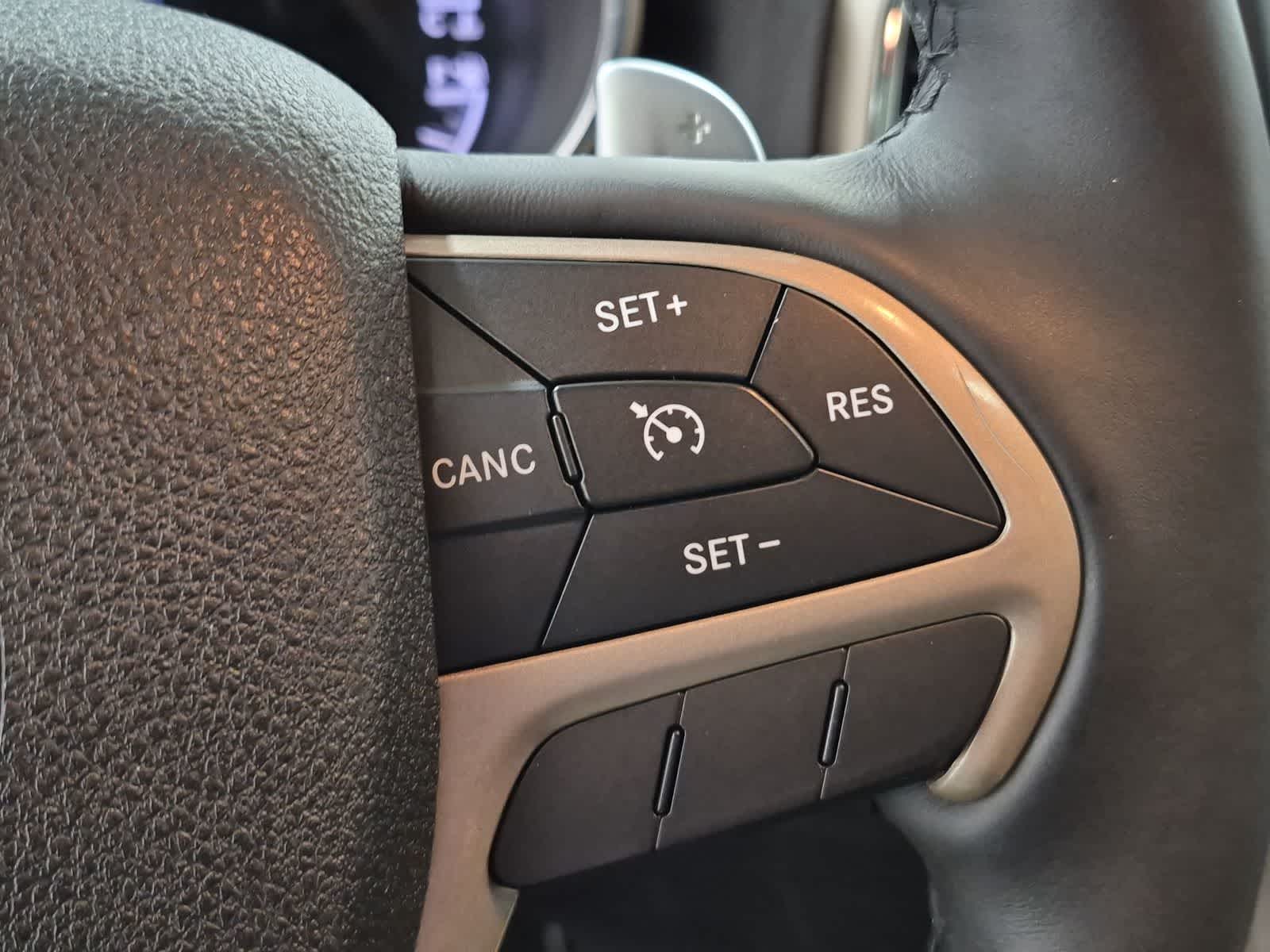 Thumbnail: 2014 Jeep Grand Cherokee - 33