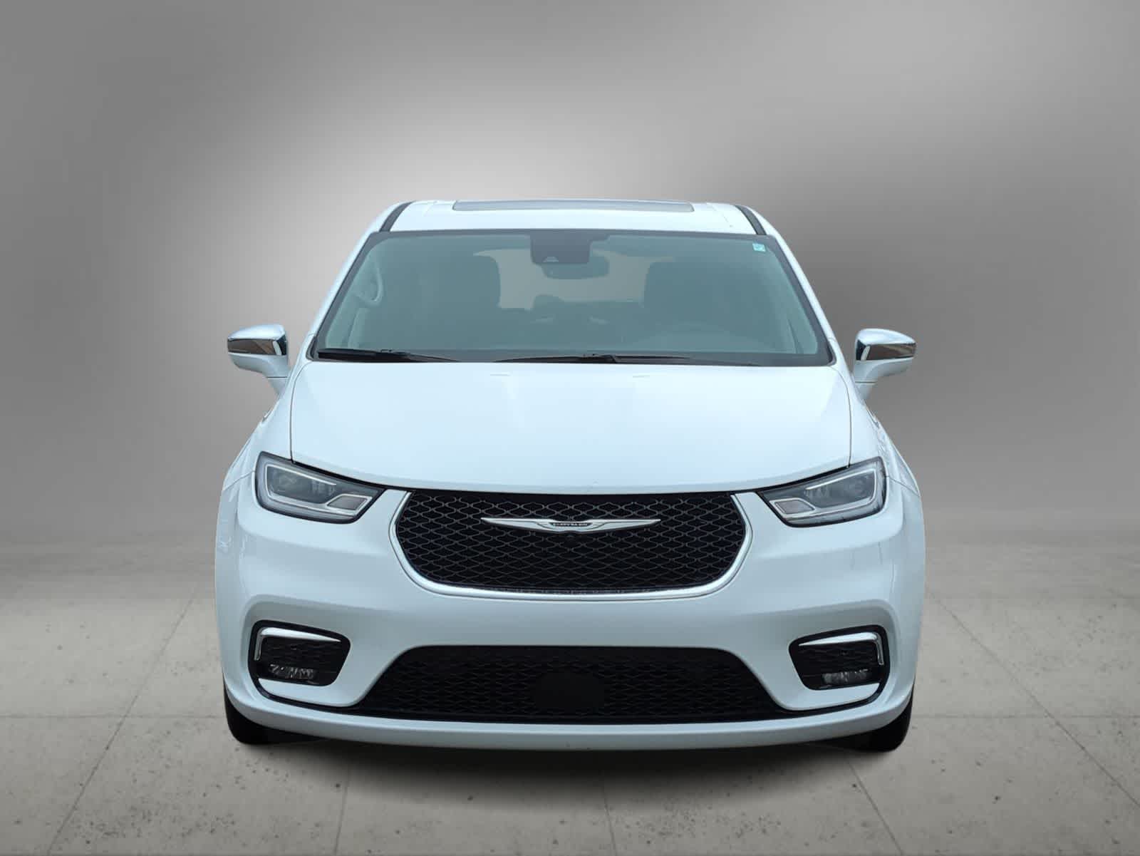 Thumbnail: 2022 Chrysler Pacifica - 3