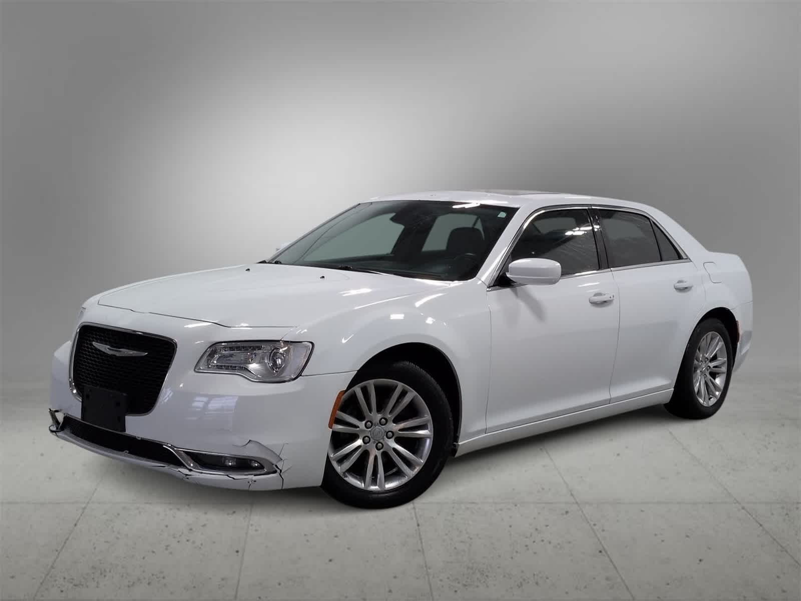 2016 Chrysler 300 Touring's photo