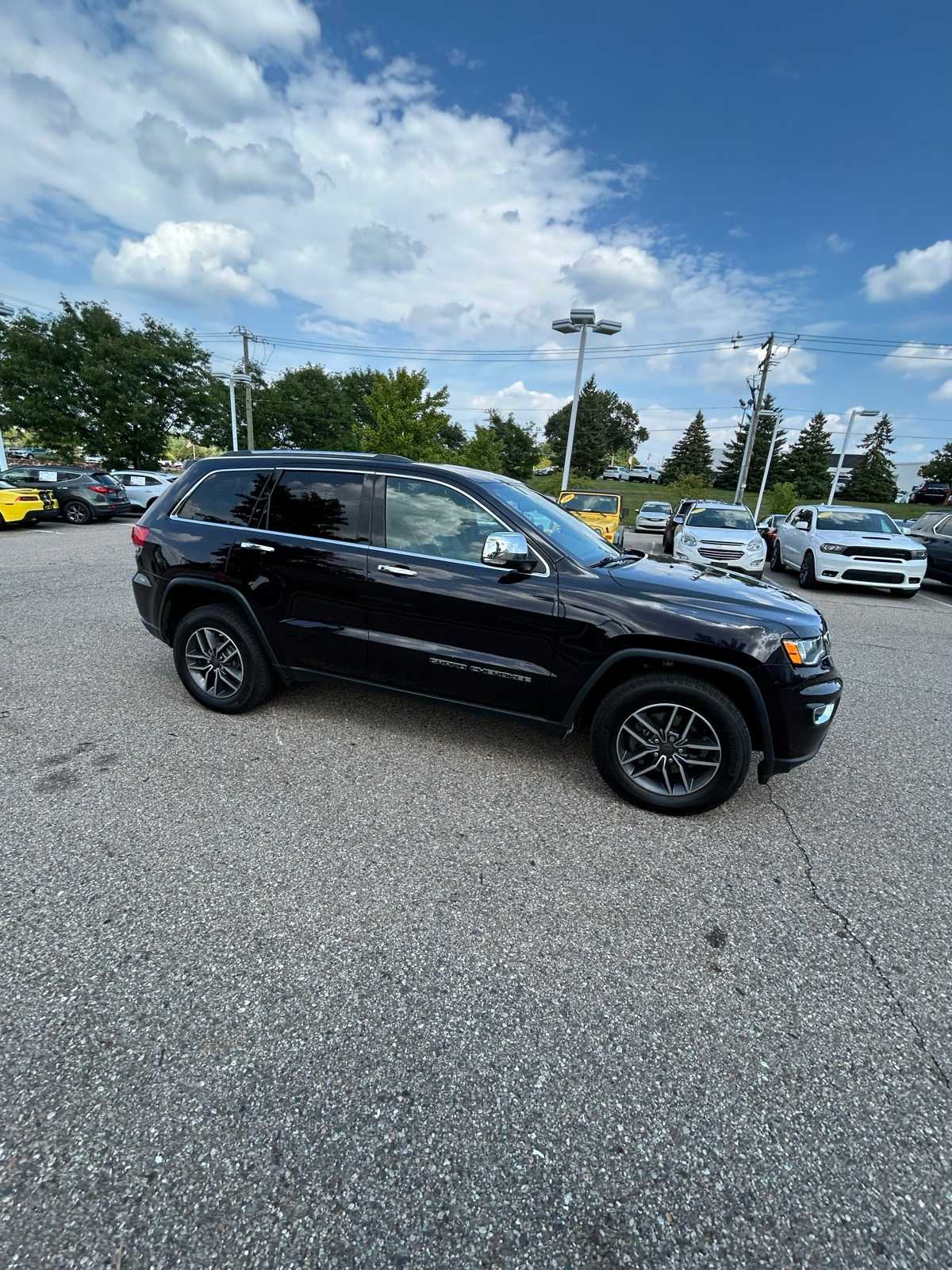 Thumbnail: 2019 Jeep Grand Cherokee - 11