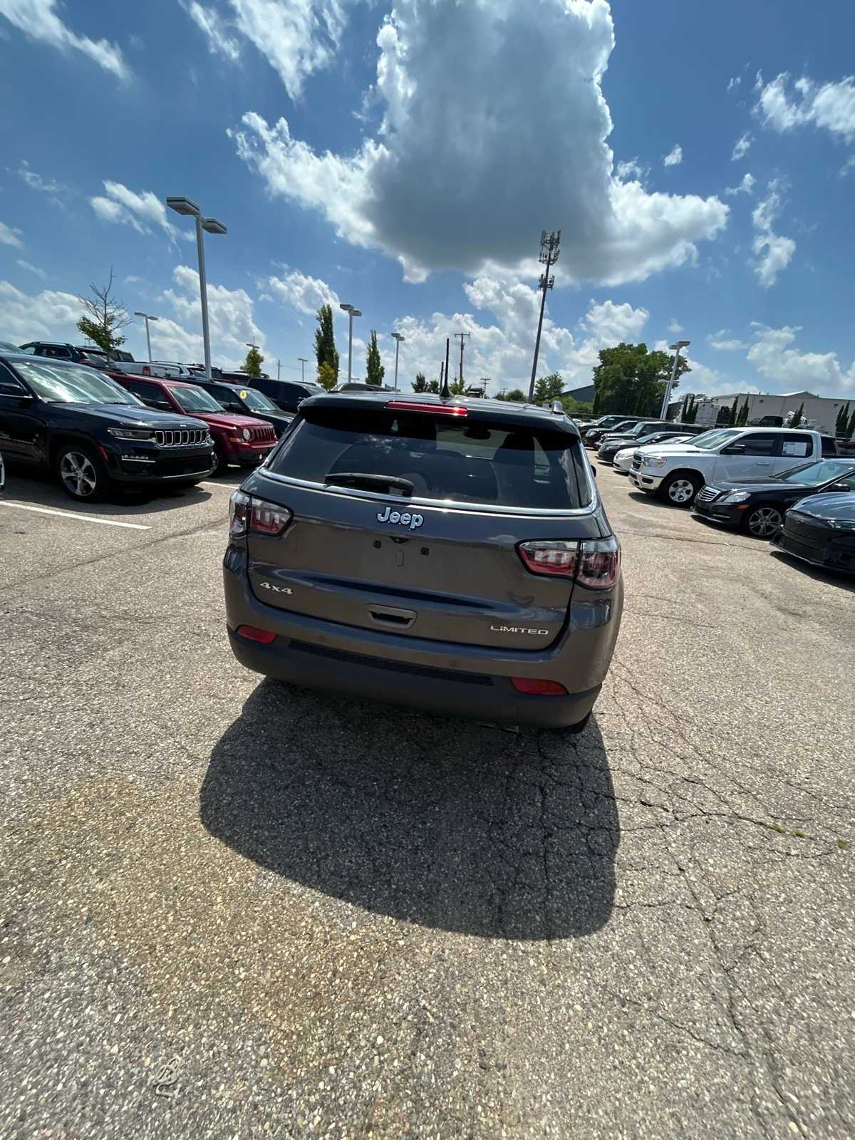 Thumbnail: 2022 Jeep Compass - 20