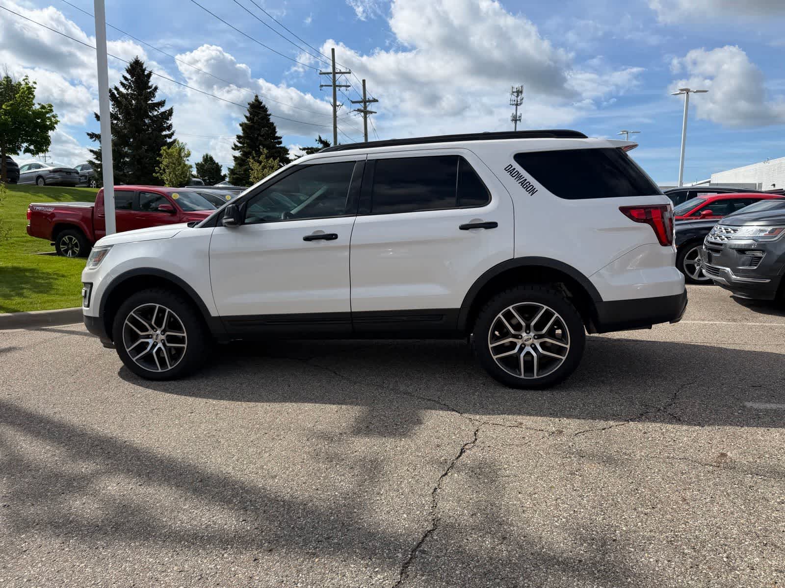 Thumbnail: 2016 Ford Explorer - 31