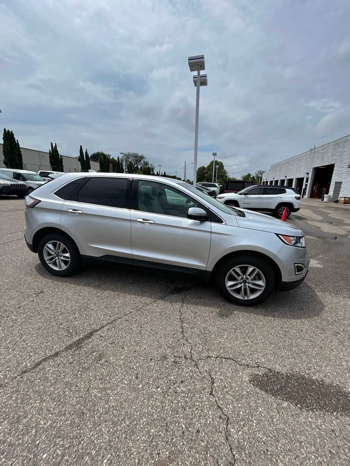 Thumbnail: 2017 Ford Edge - 15