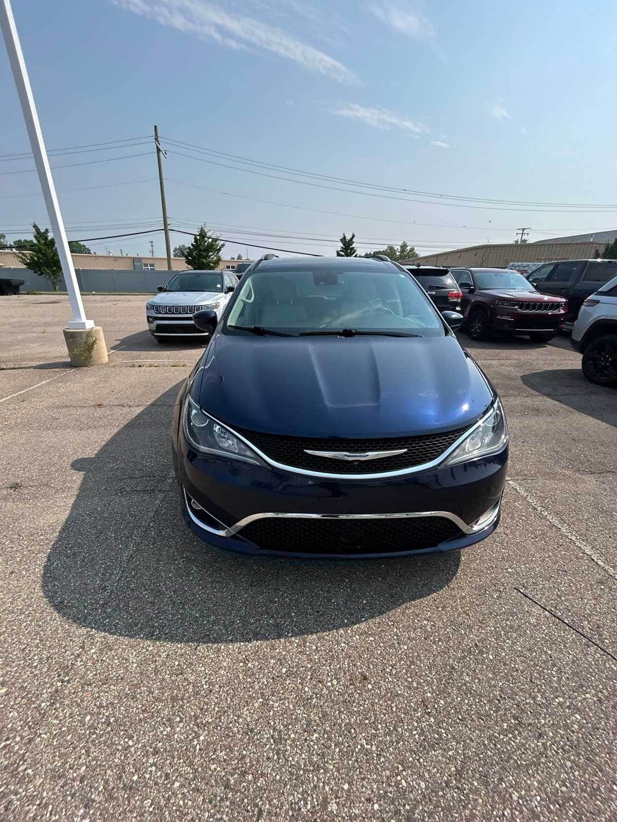 Thumbnail: 2018 Chrysler Pacifica - 5